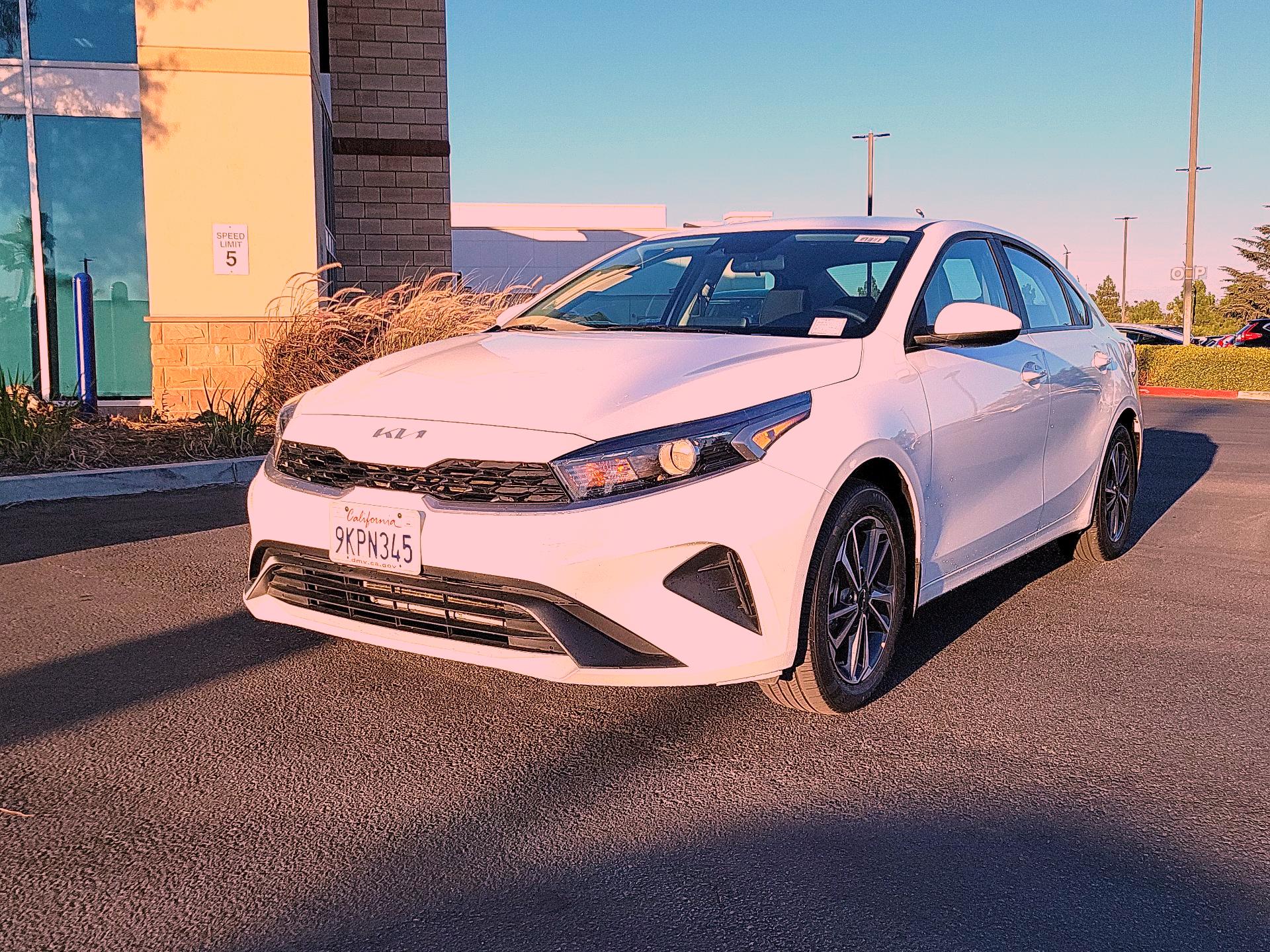 Thumbnail: 2024 Kia Forte - 3