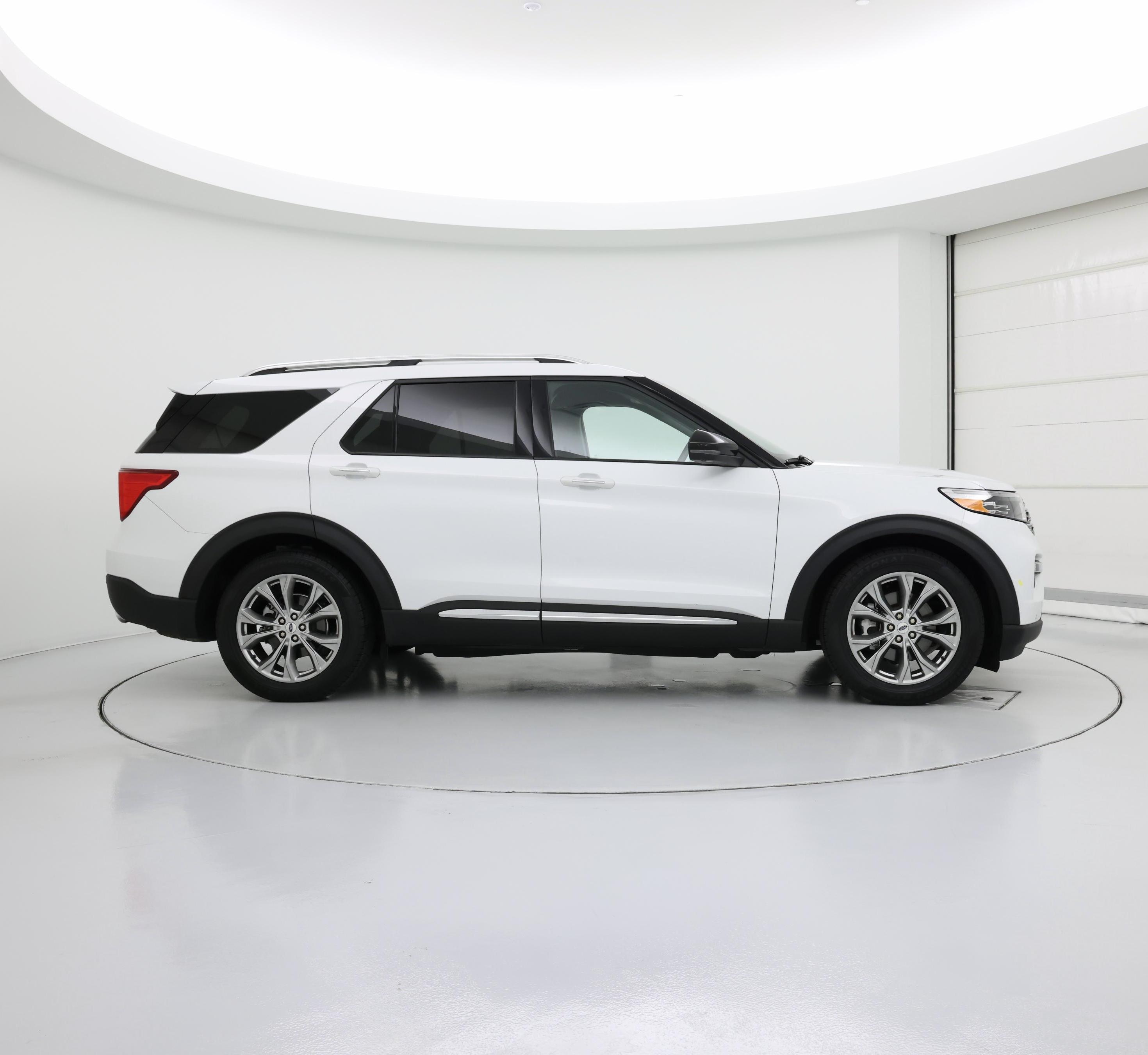 Thumbnail: 2022 Ford Explorer - 7