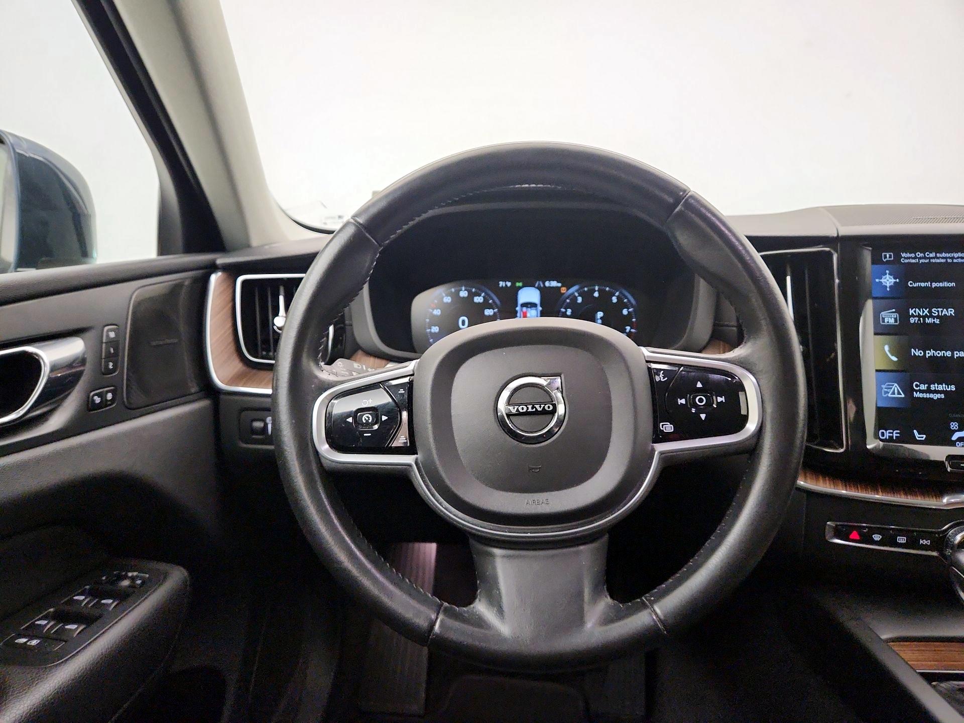 Thumbnail: 2020 Volvo XC60 - 10