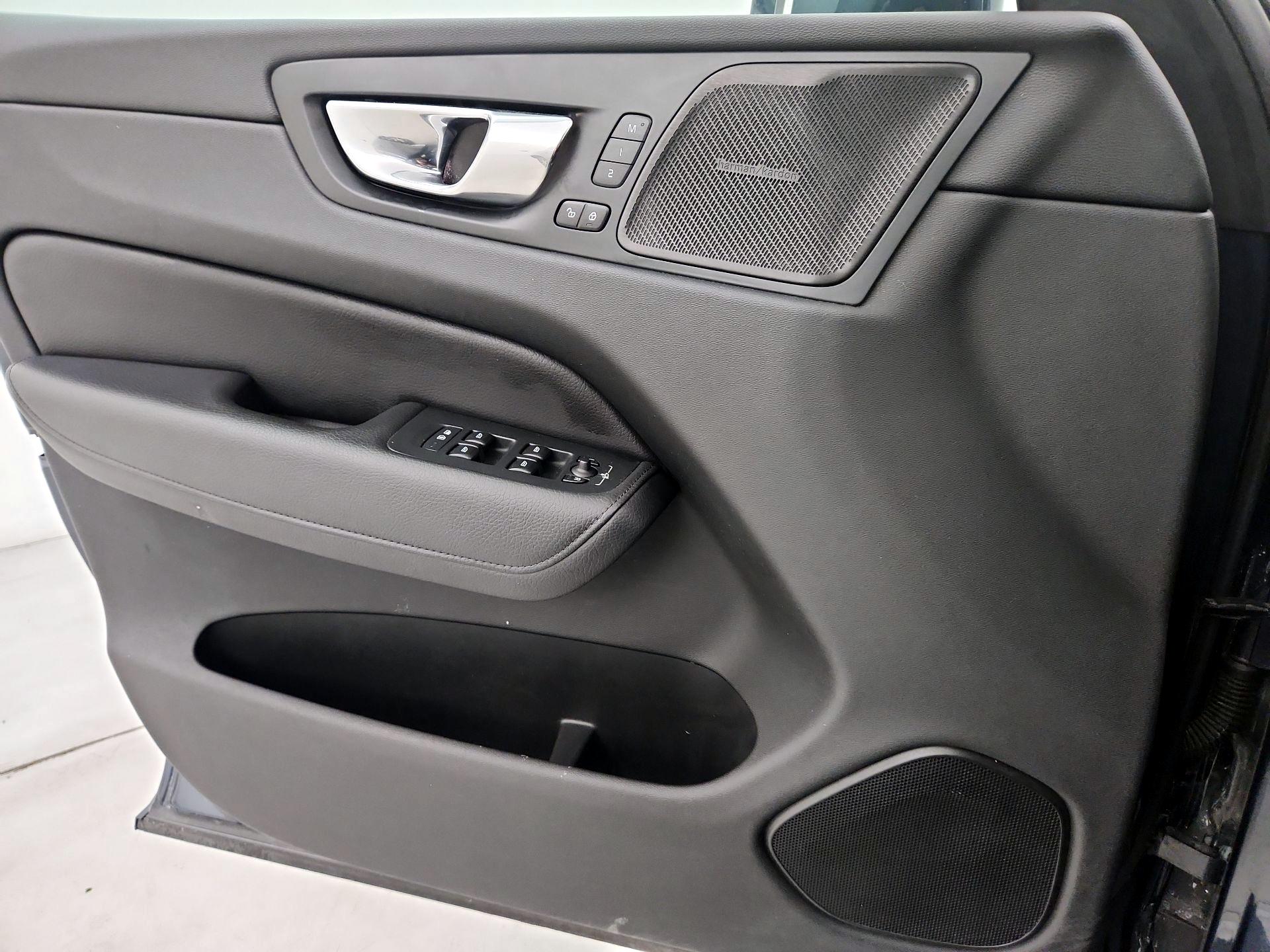 Thumbnail: 2020 Volvo XC60 - 12