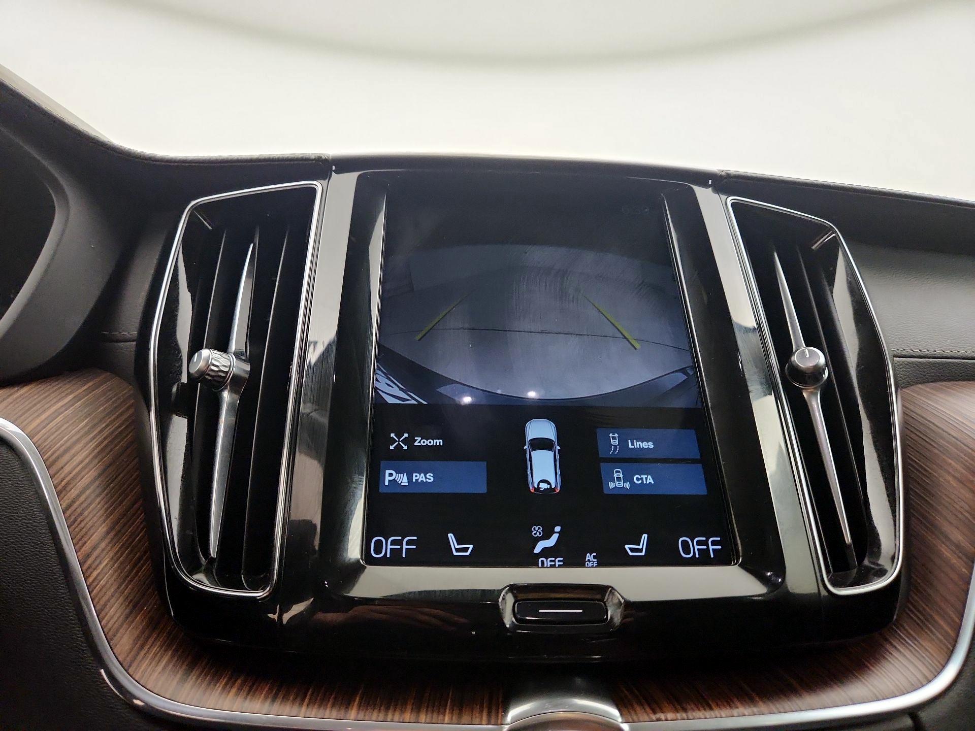 Thumbnail: 2020 Volvo XC60 - 15