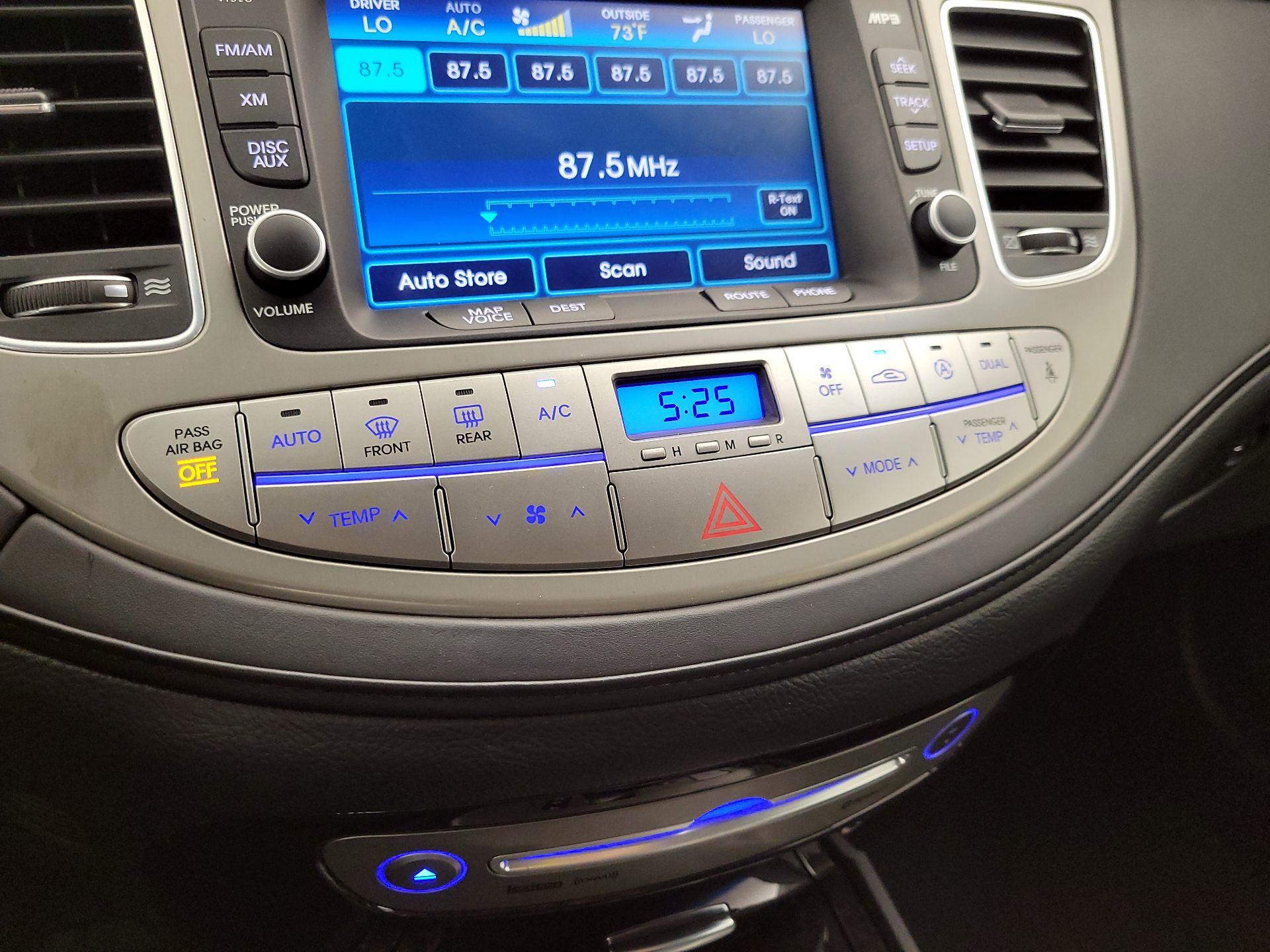 Thumbnail: 2014 Hyundai Genesis - 17