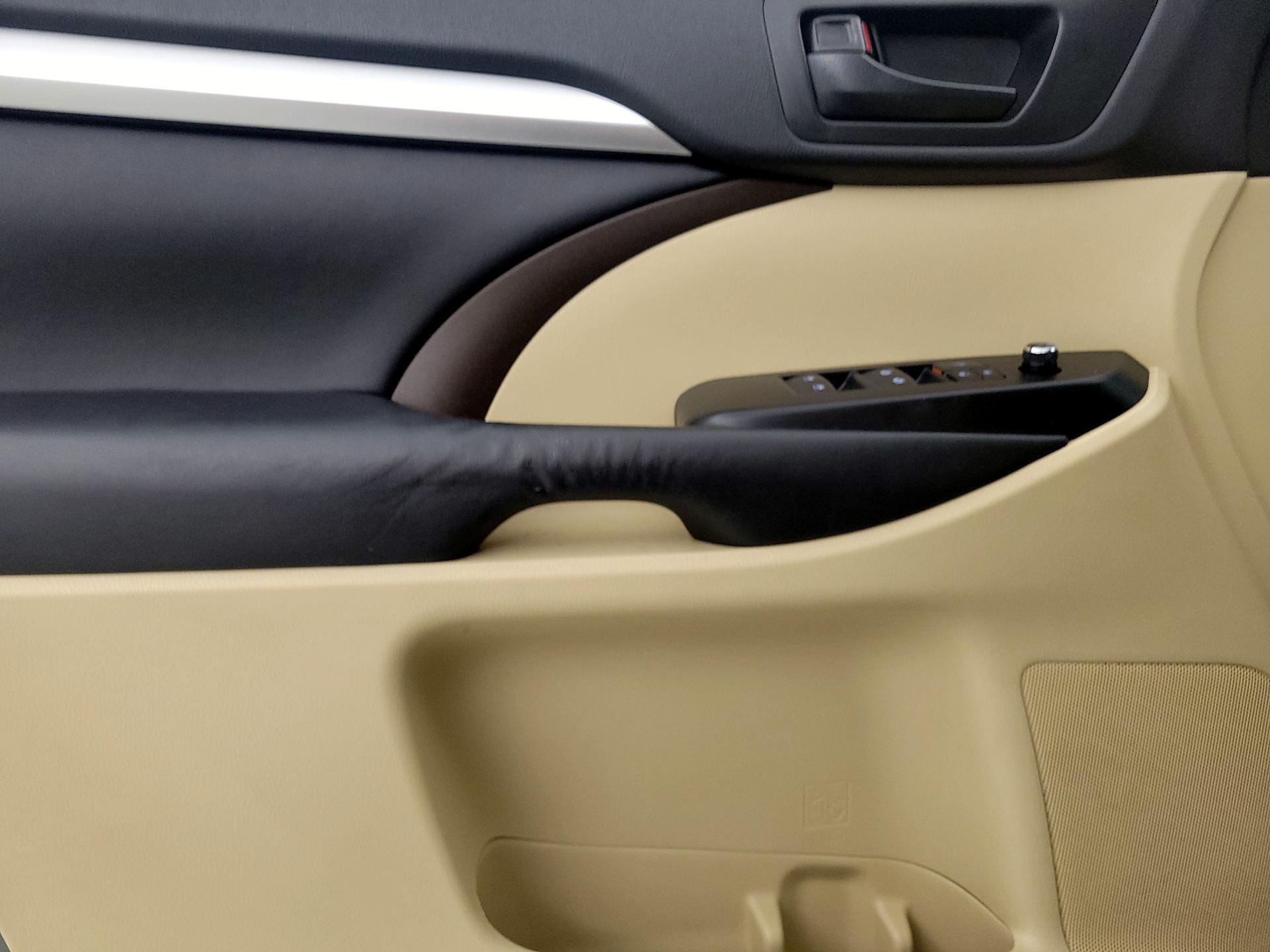 Thumbnail: 2014 Toyota Highlander - 12