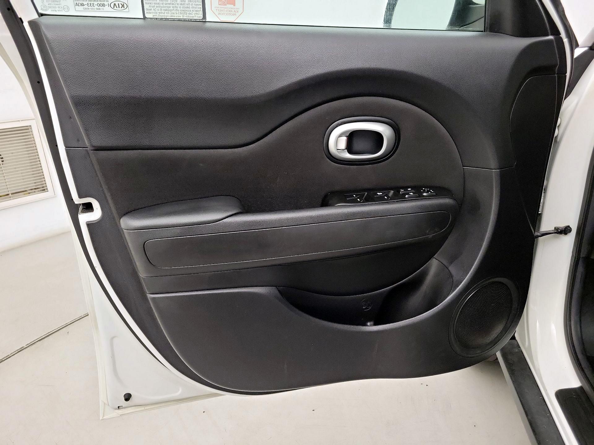 Thumbnail: 2016 Kia Soul - 12