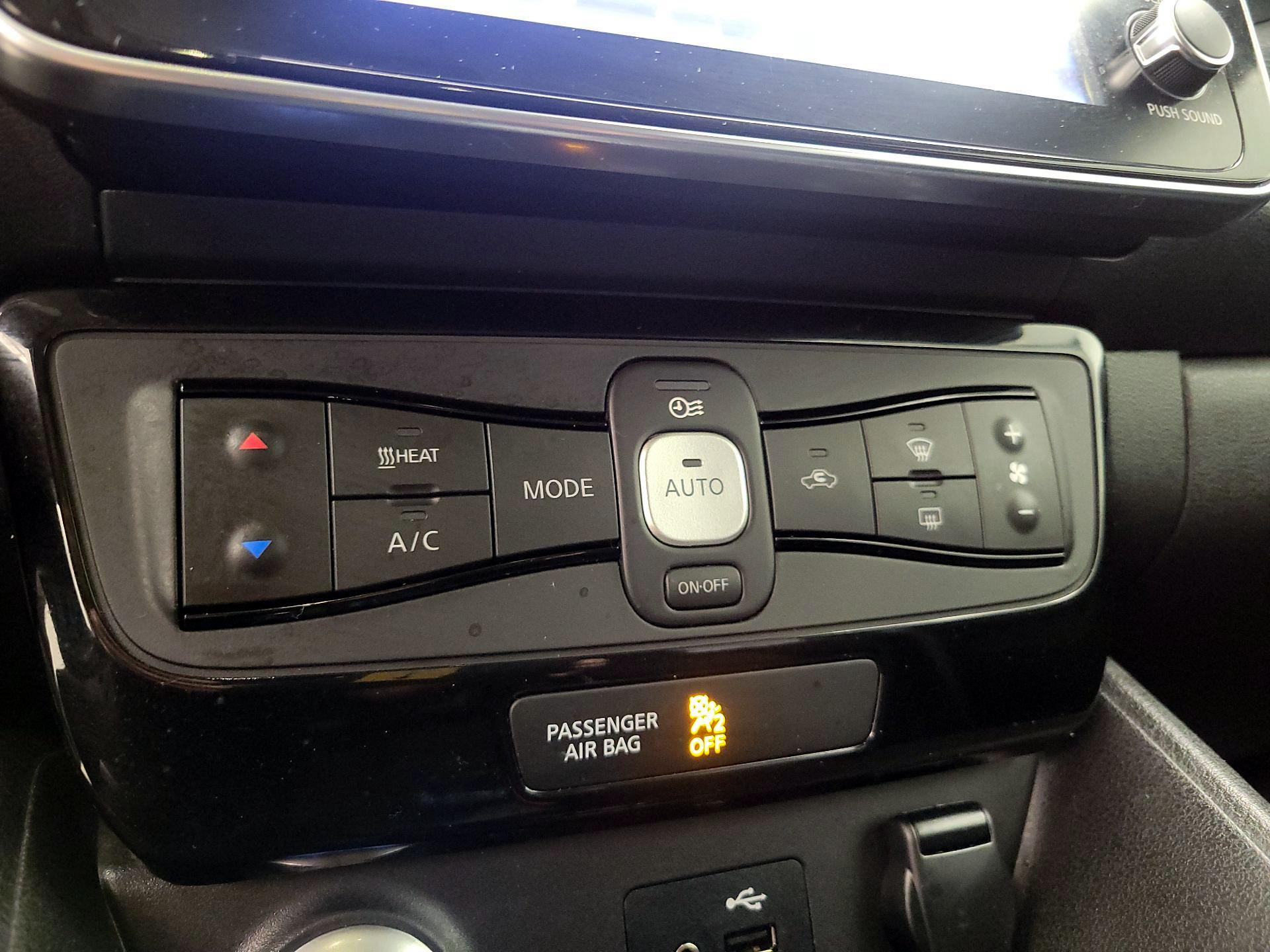 Thumbnail: 2019 Nissan Leaf - 17