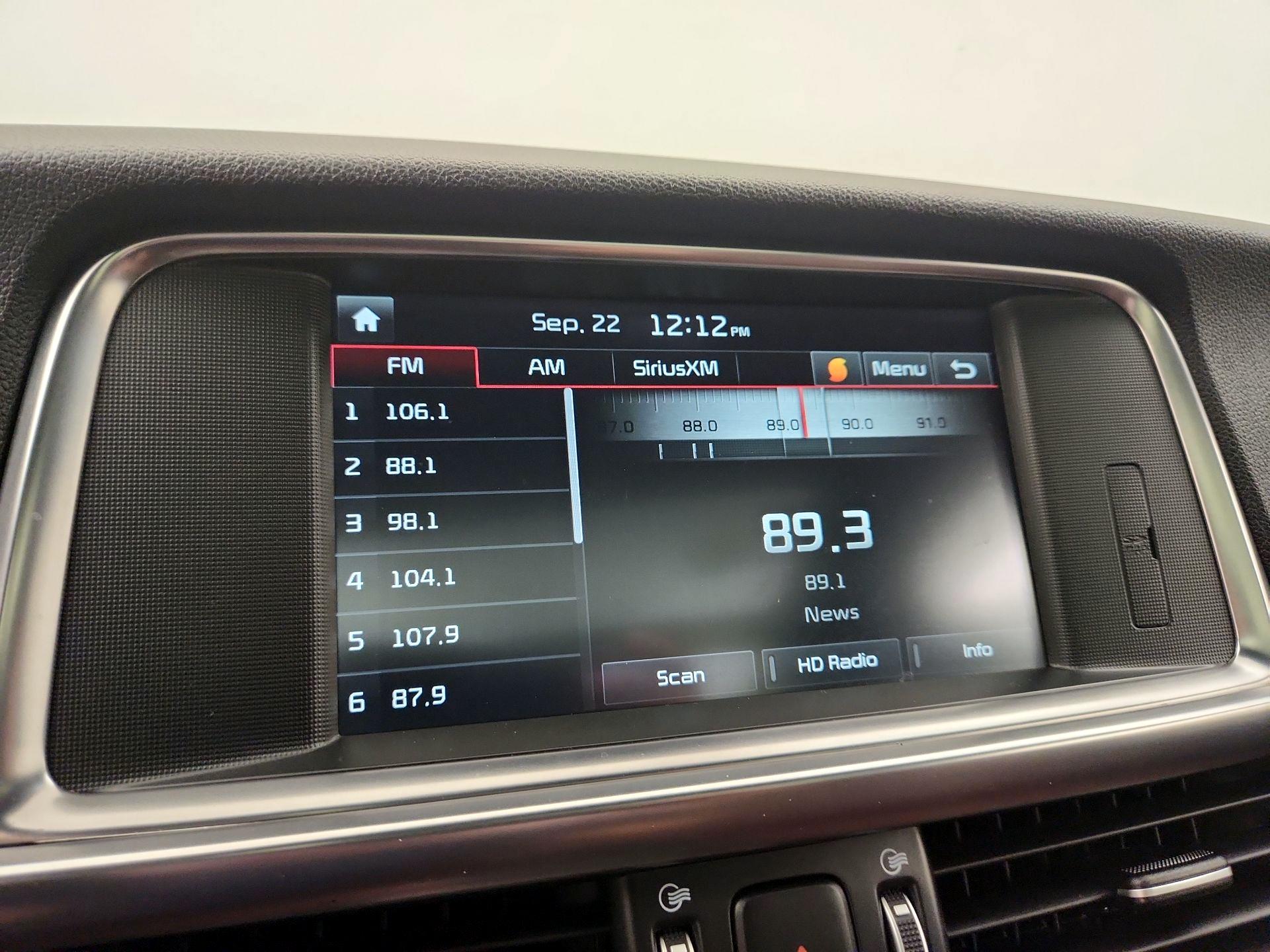 Thumbnail: 2016 Kia Optima - 16