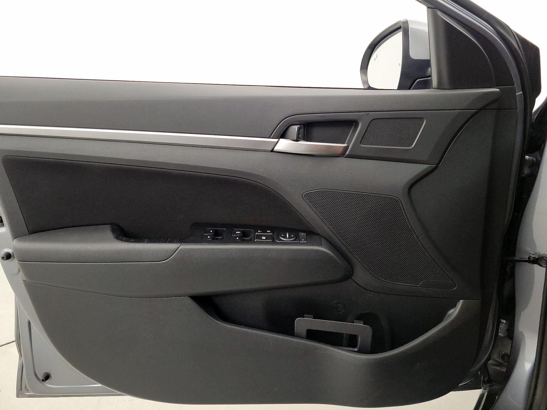 Thumbnail: 2019 Hyundai Elantra - 12