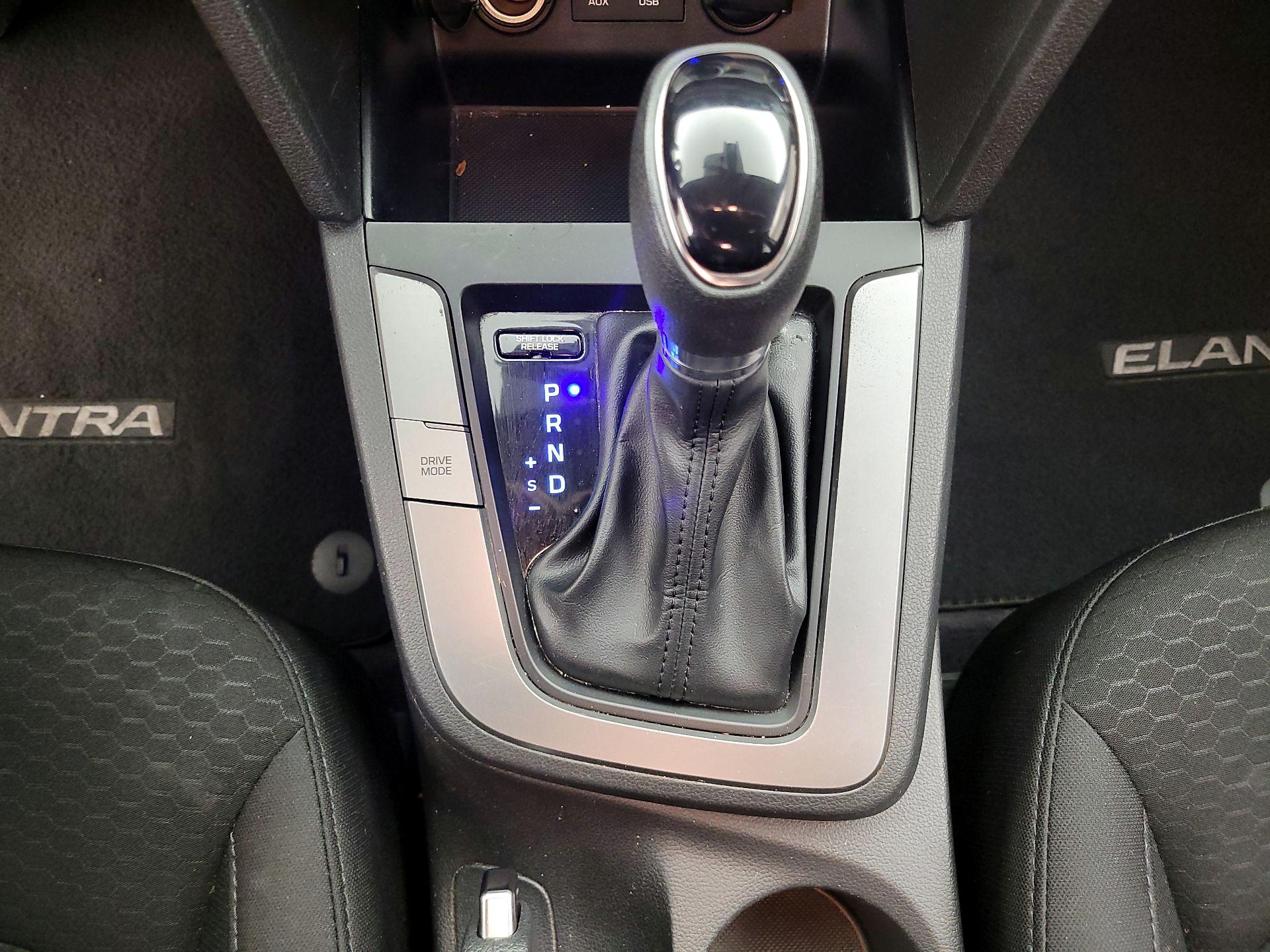 Thumbnail: 2019 Hyundai Elantra - 17