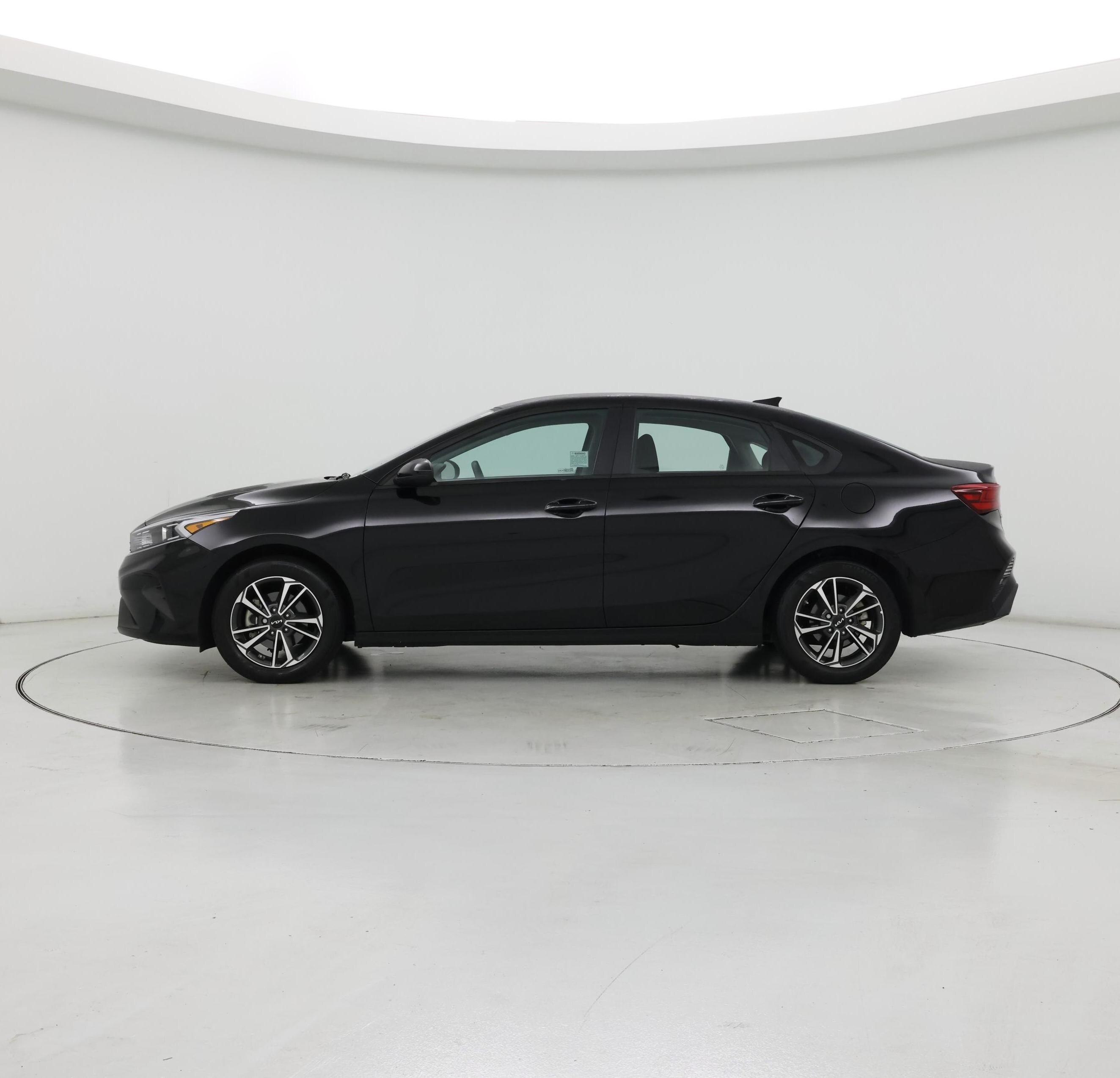 Thumbnail: 2023 Kia Forte - 3