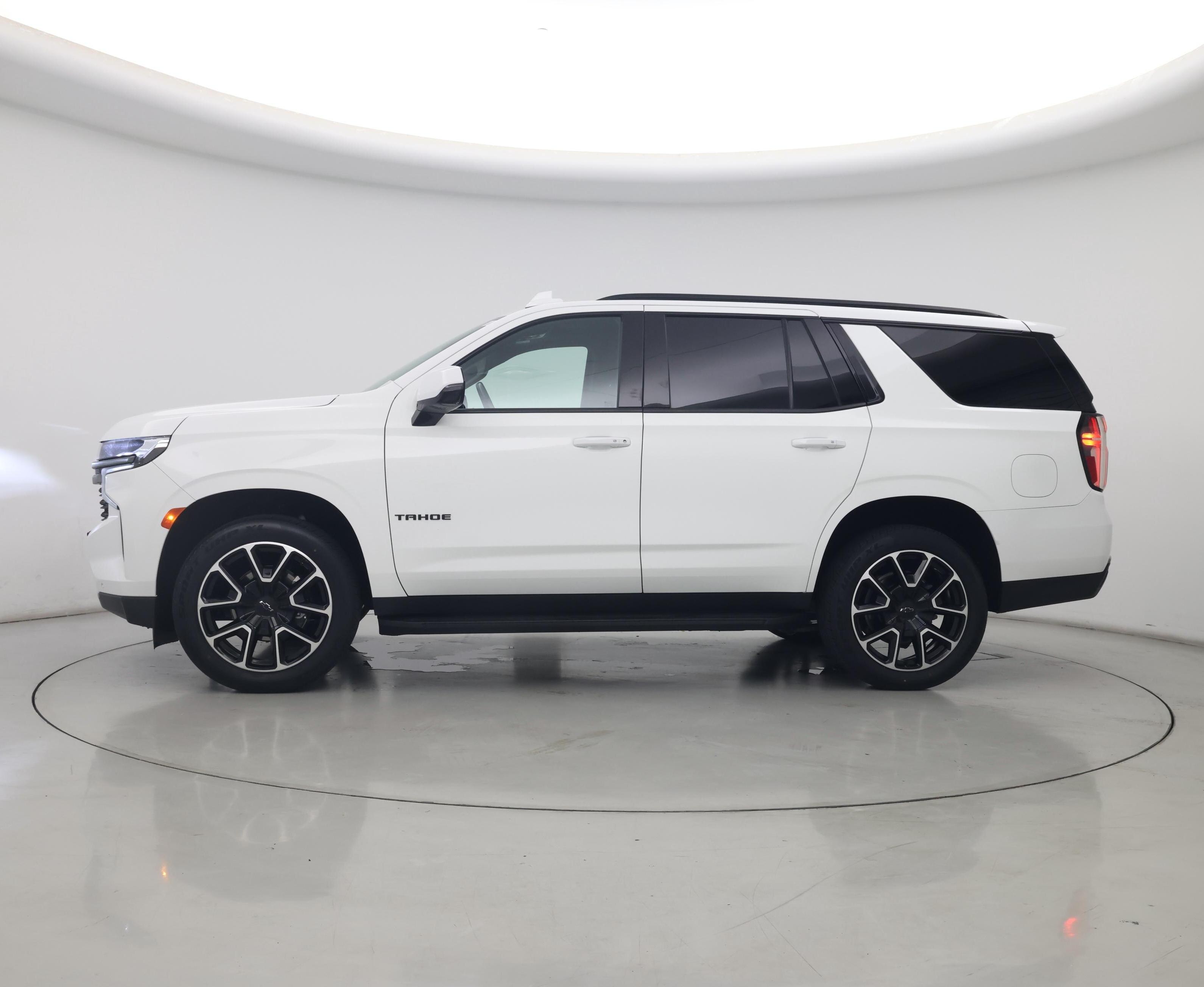 Thumbnail: 2022 Chevrolet Tahoe - 3