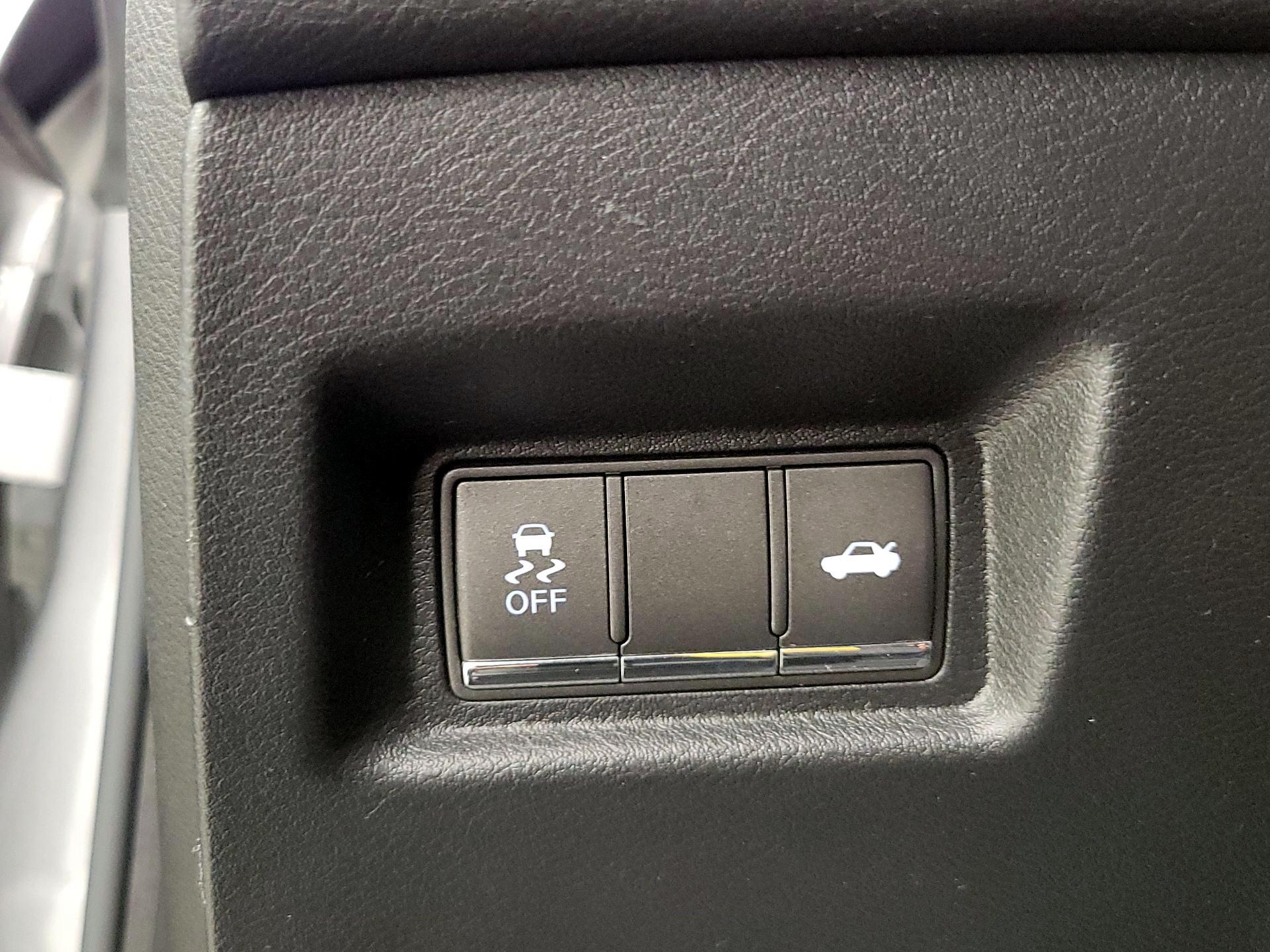 Thumbnail: 2017 INFINITI Q60 - 13