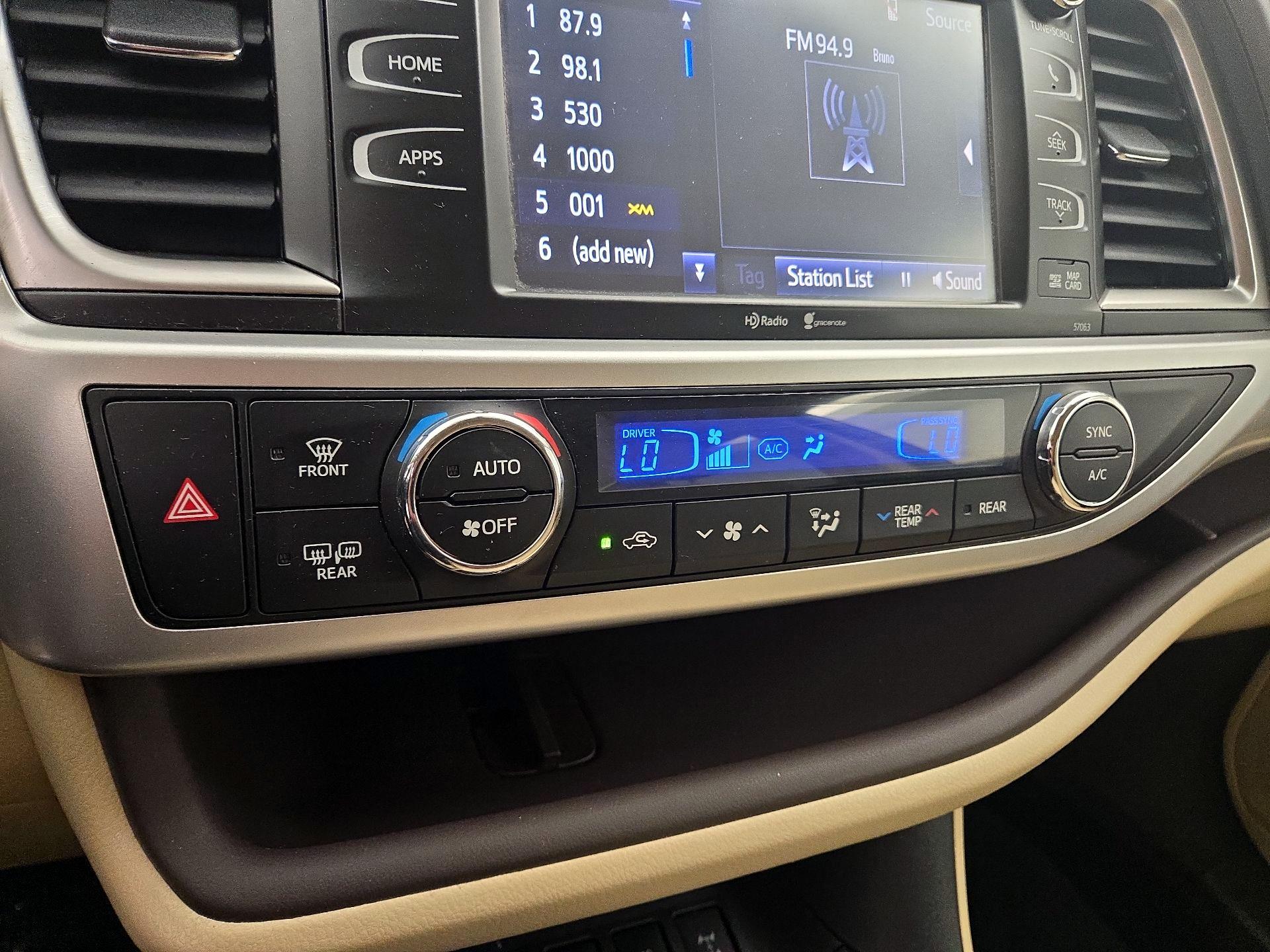 Thumbnail: 2015 Toyota Highlander - 17