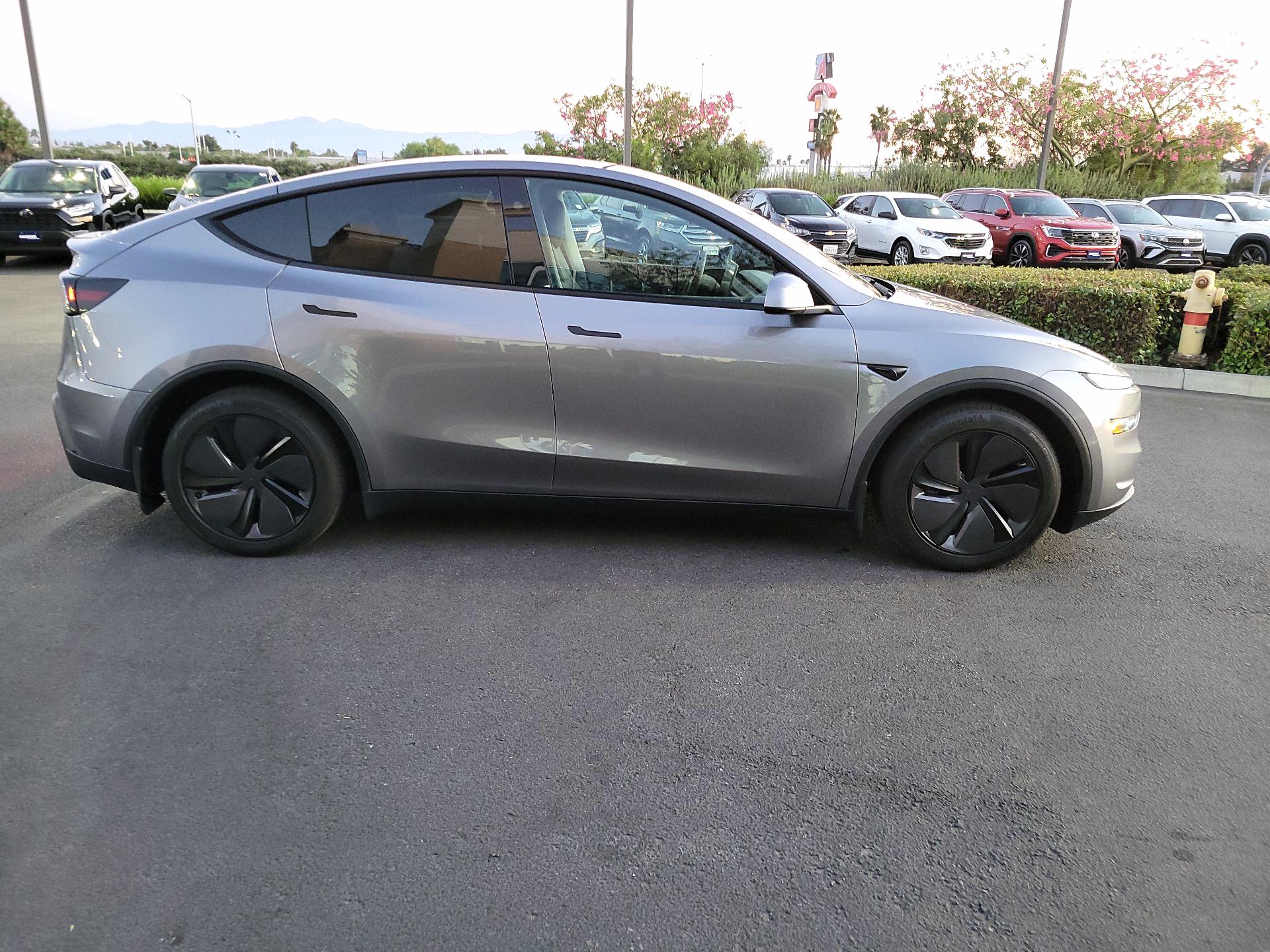 Thumbnail: 2026 Tesla Model Y - 4