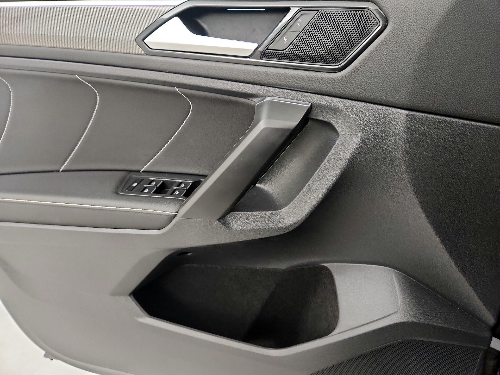 Thumbnail: 2023 Volkswagen Tiguan - 12
