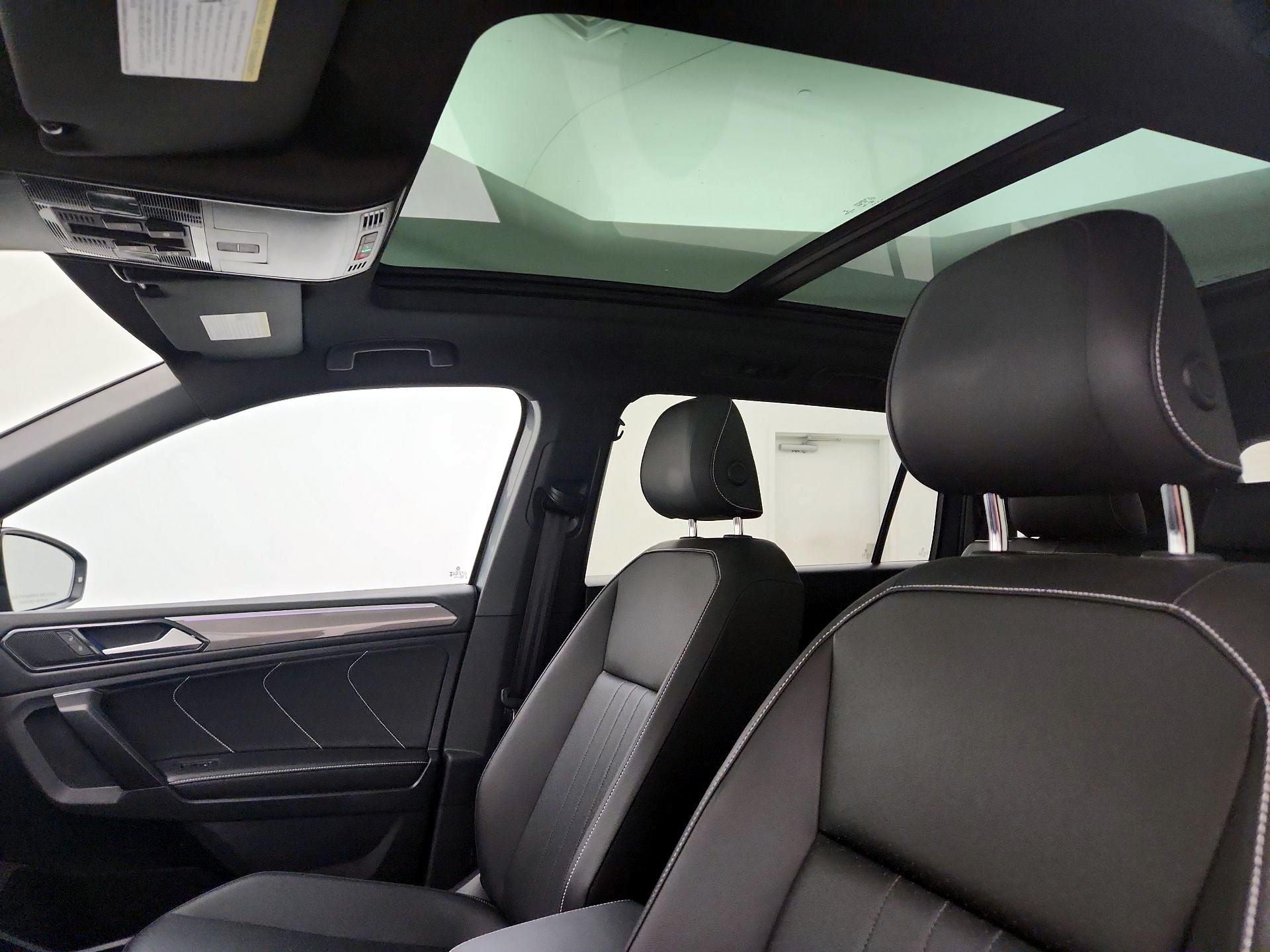 Thumbnail: 2023 Volkswagen Tiguan - 19