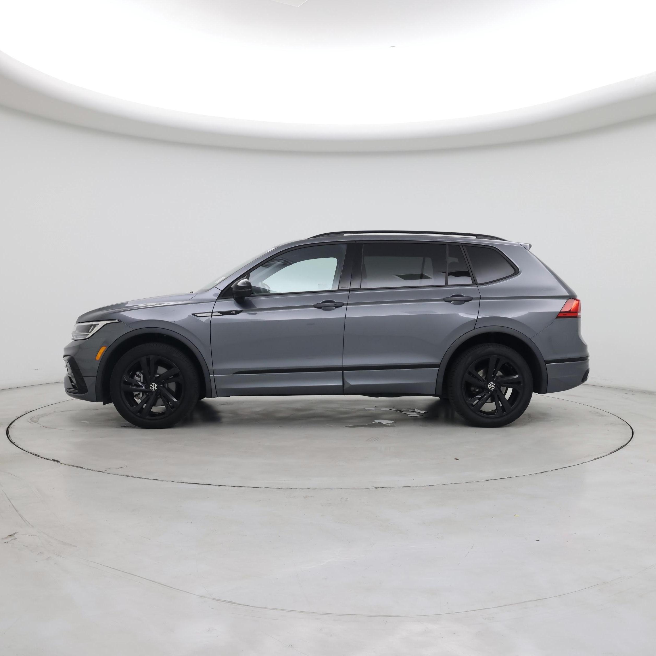 Thumbnail: 2023 Volkswagen Tiguan - 3