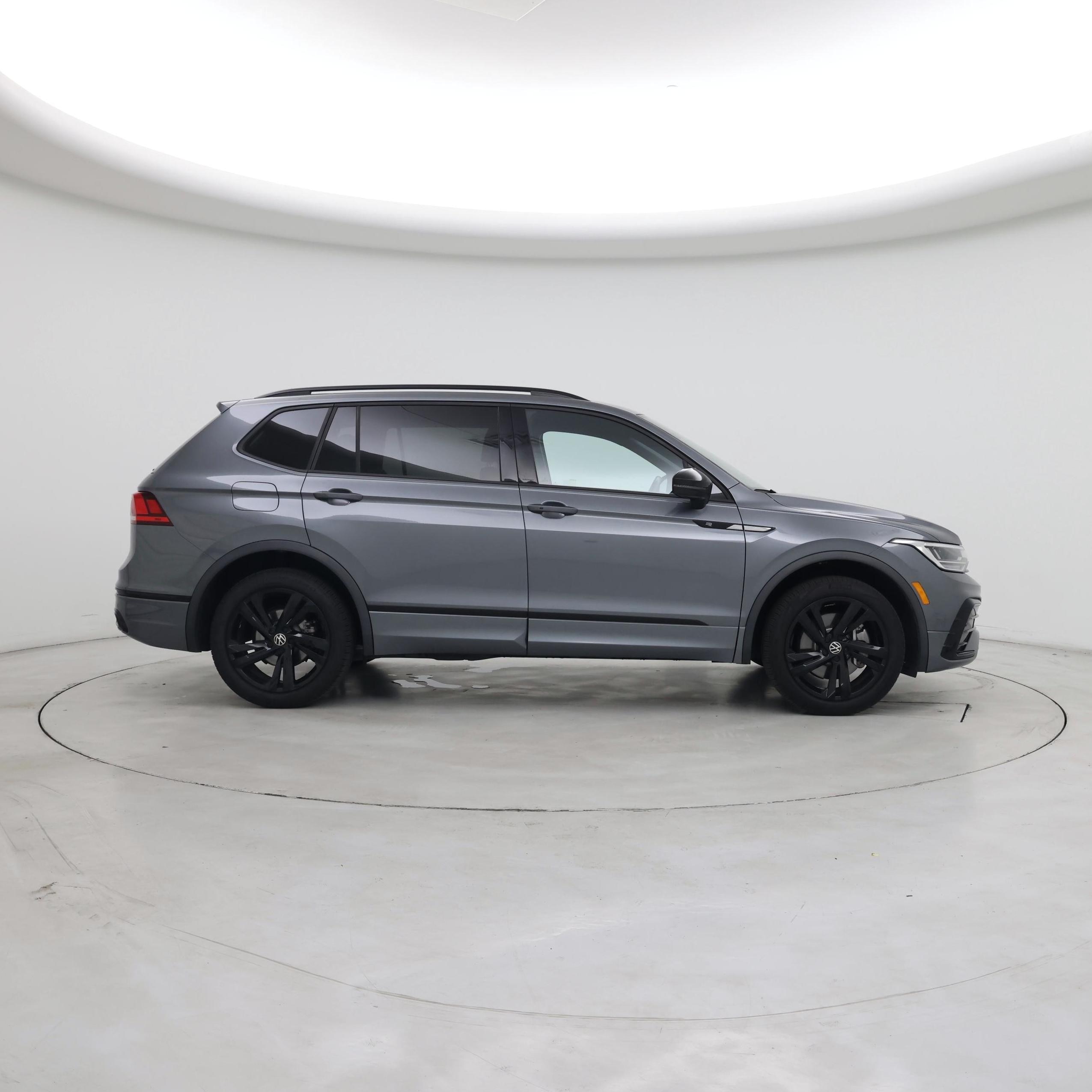 Thumbnail: 2023 Volkswagen Tiguan - 7