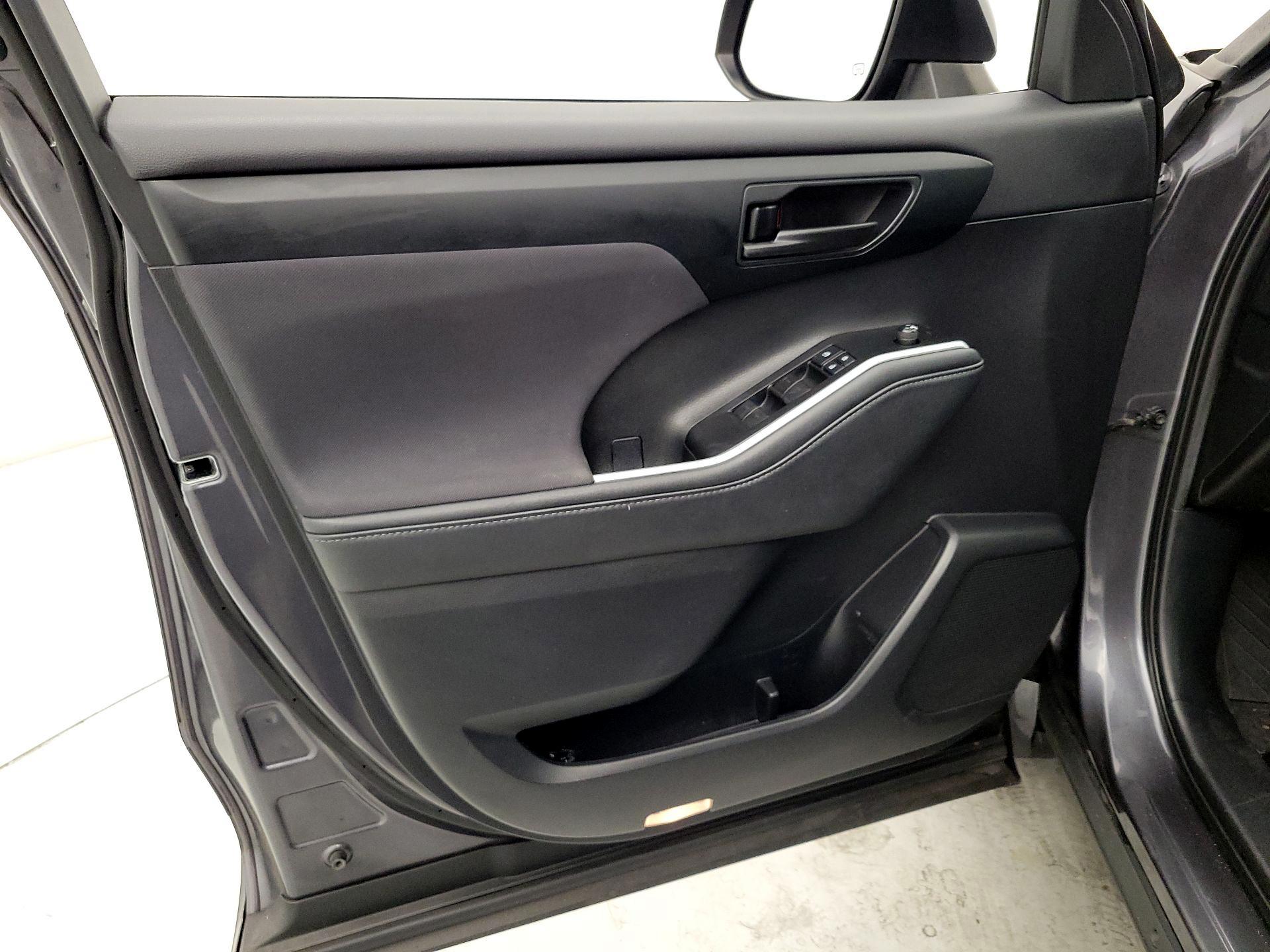 Thumbnail: 2021 Toyota Highlander - 12