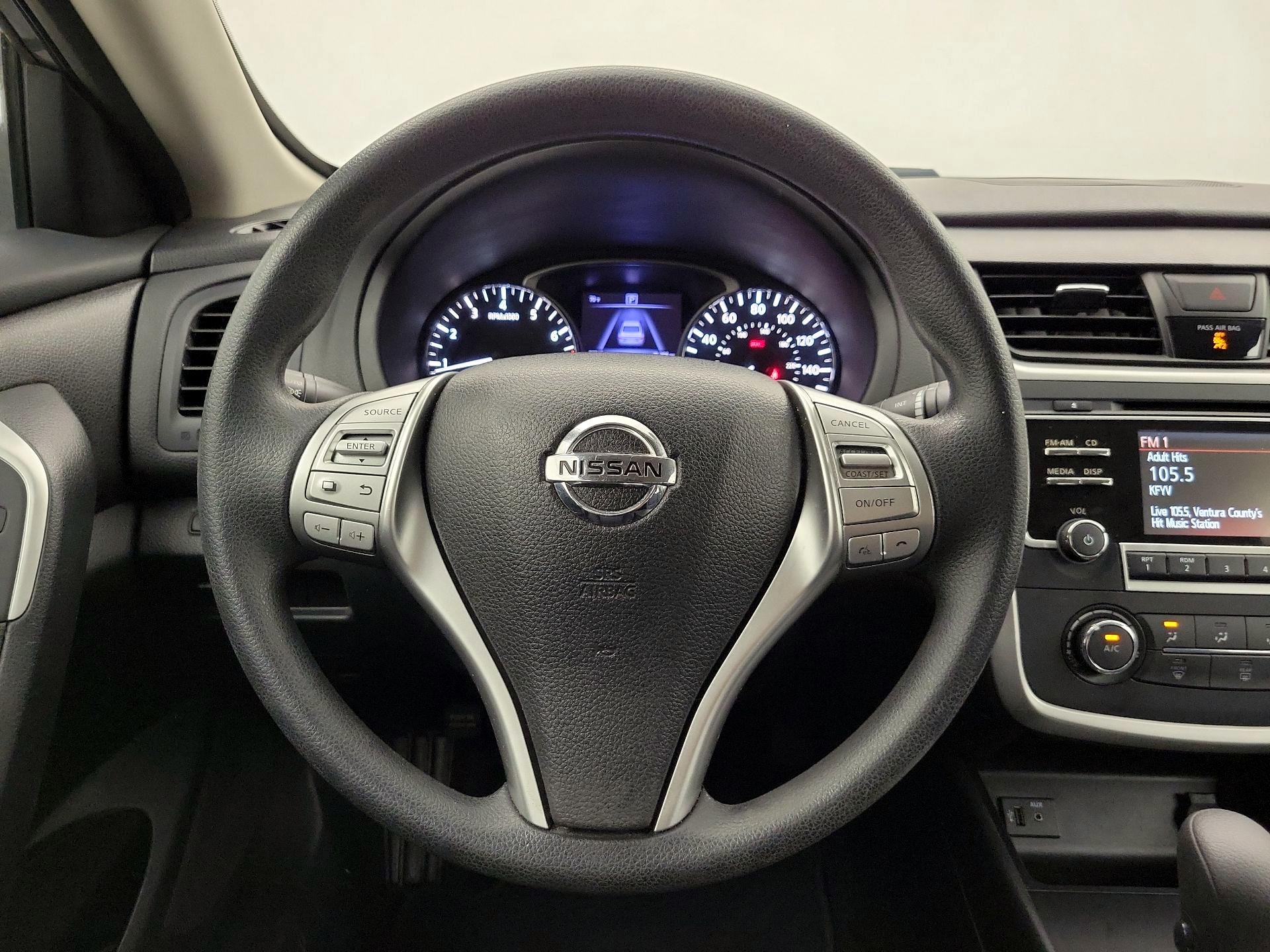 Thumbnail: 2016 Nissan Altima - 10
