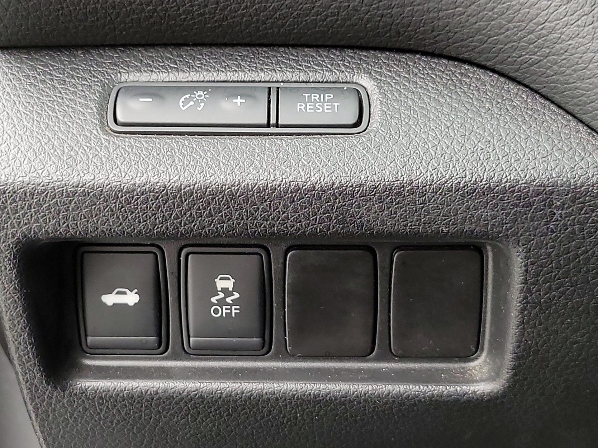 Thumbnail: 2016 Nissan Altima - 13