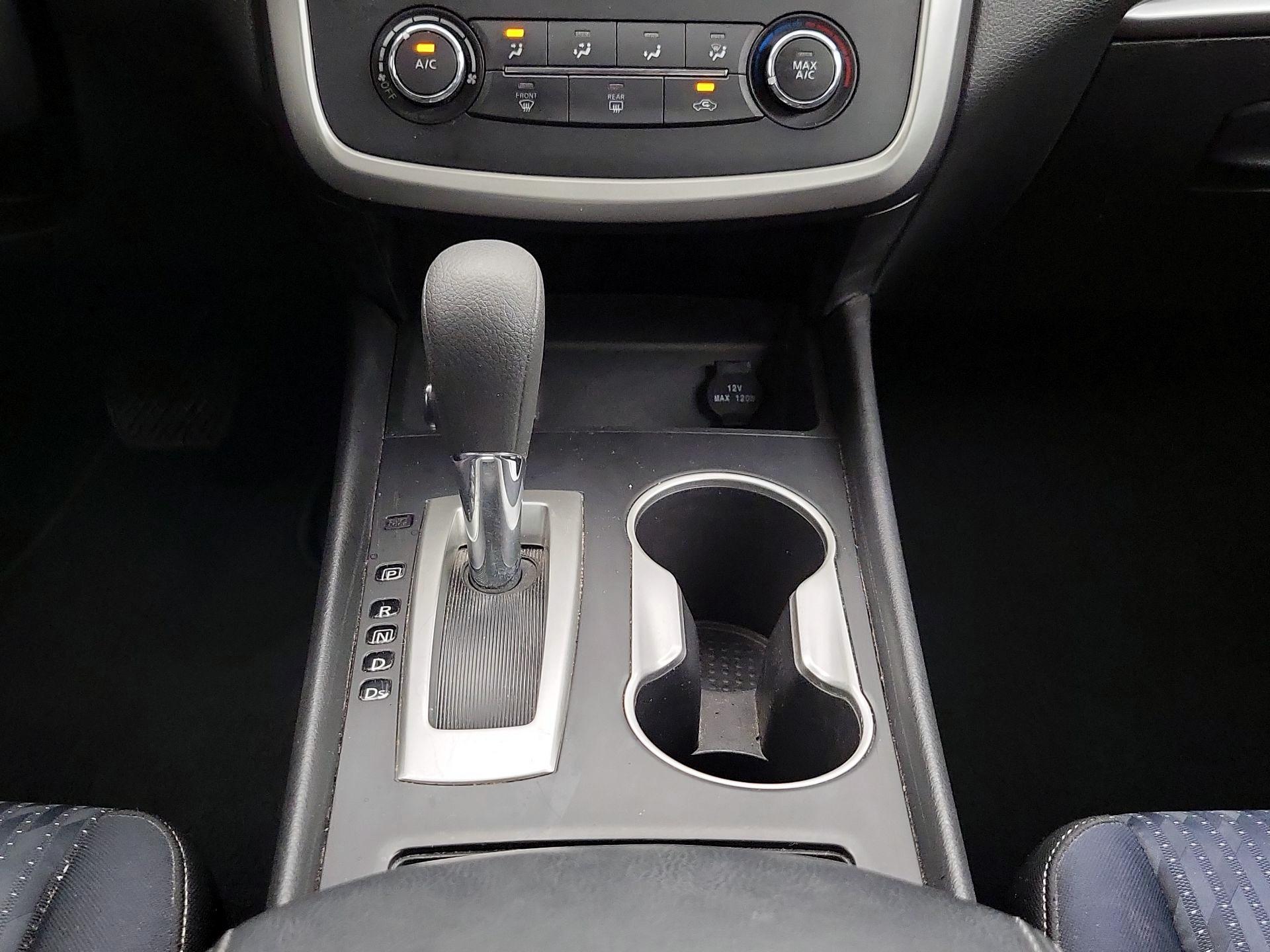 Thumbnail: 2016 Nissan Altima - 17