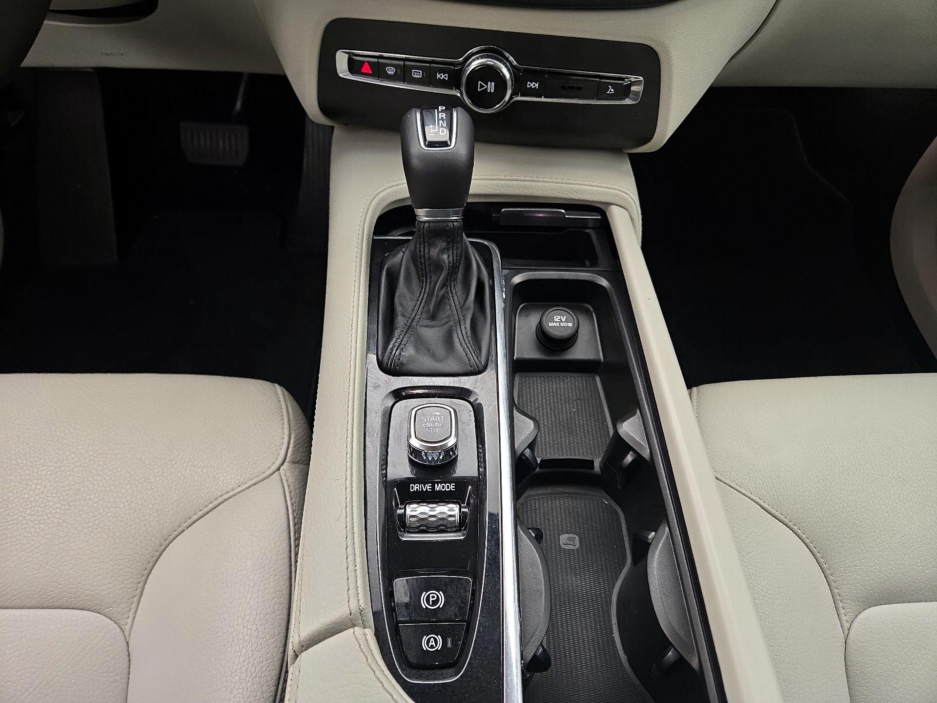 Thumbnail: 2020 Volvo XC90 - 17