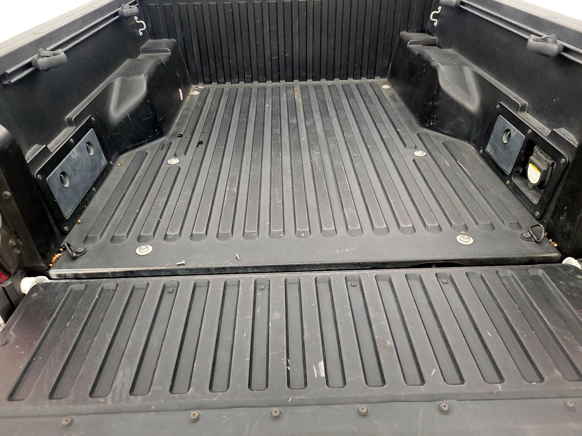 Thumbnail: 2016 Toyota Tacoma - 20