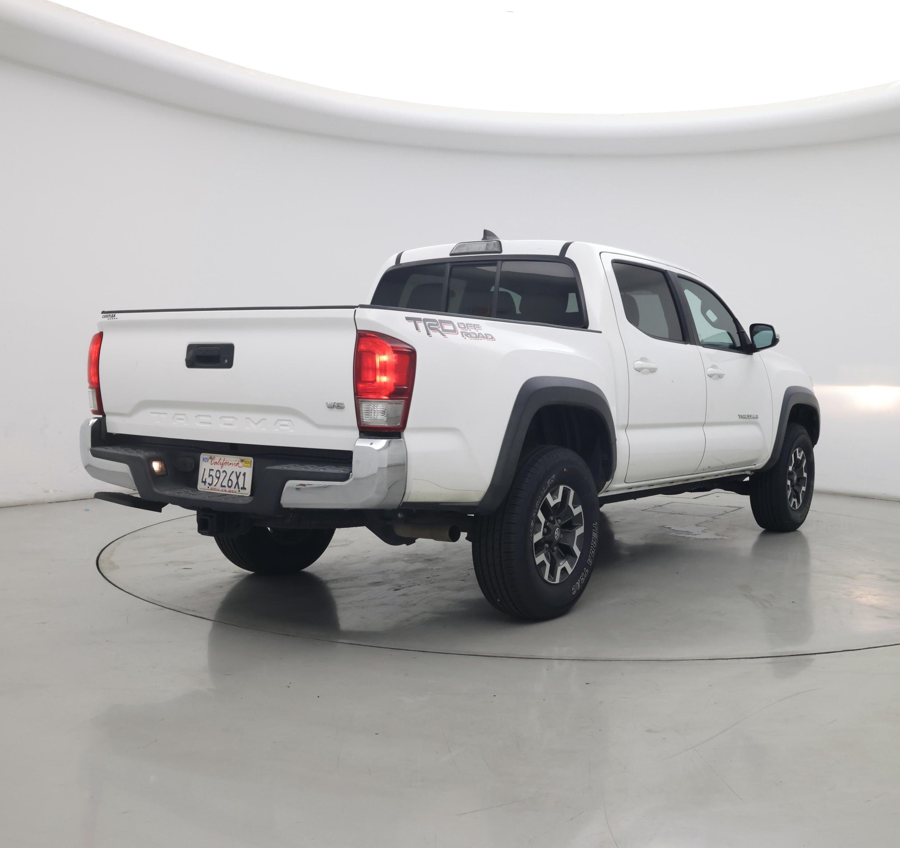 Thumbnail: 2016 Toyota Tacoma - 8