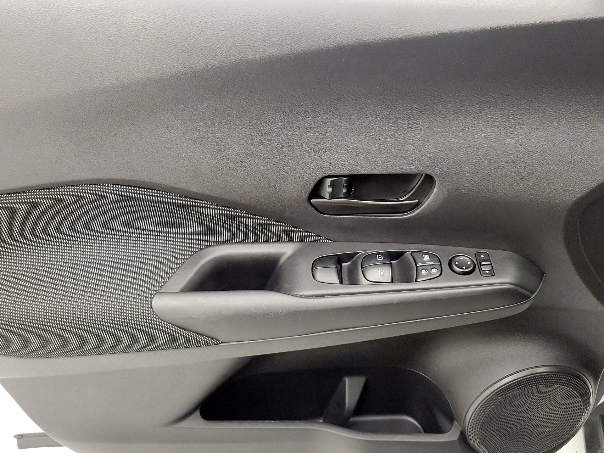 Thumbnail: 2020 Nissan Kicks - 12