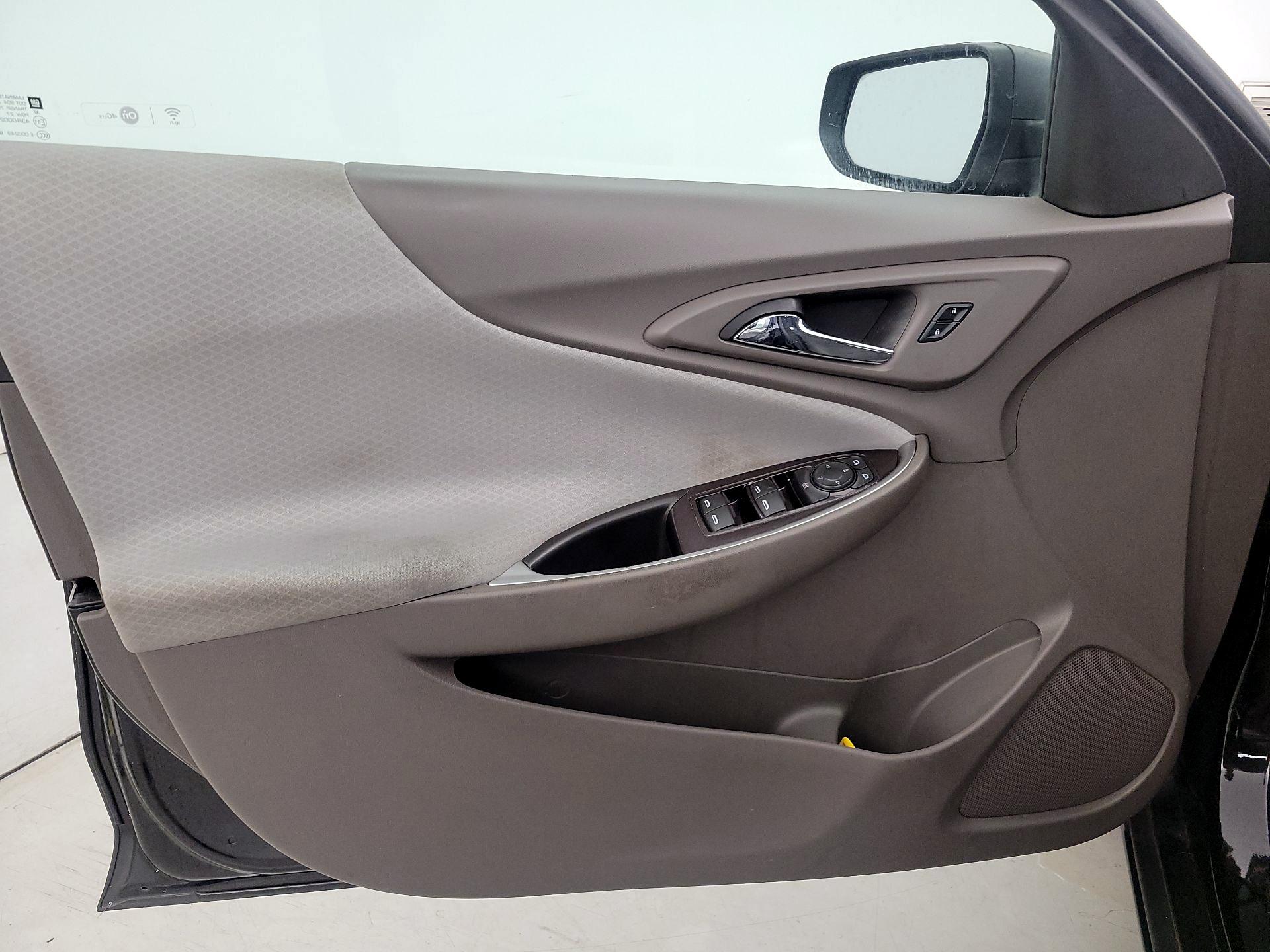 Thumbnail: 2016 Chevrolet Malibu - 12