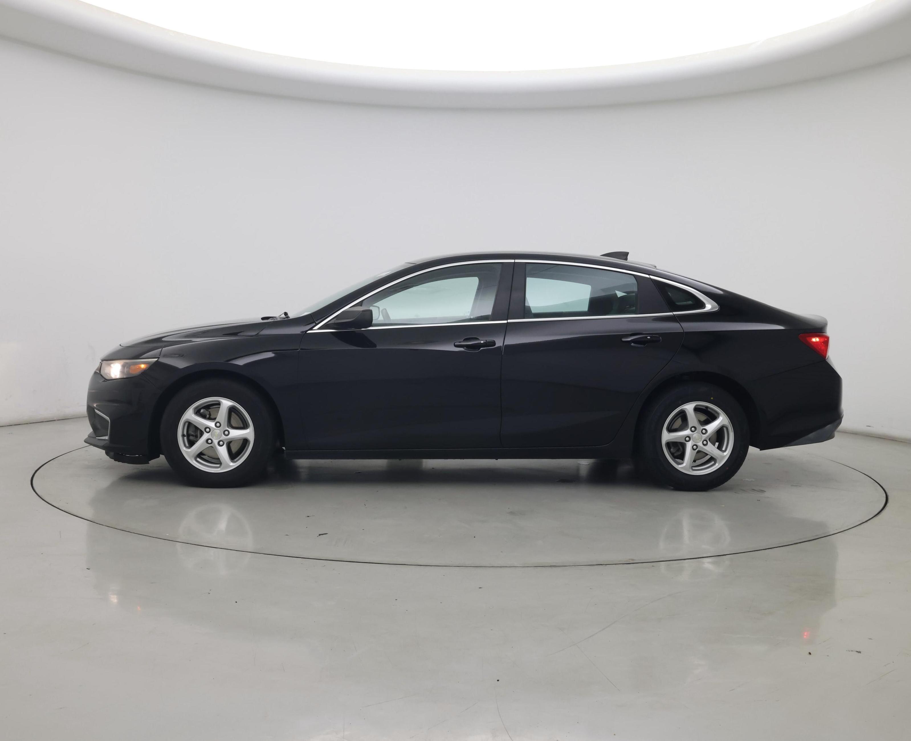 Thumbnail: 2016 Chevrolet Malibu - 3