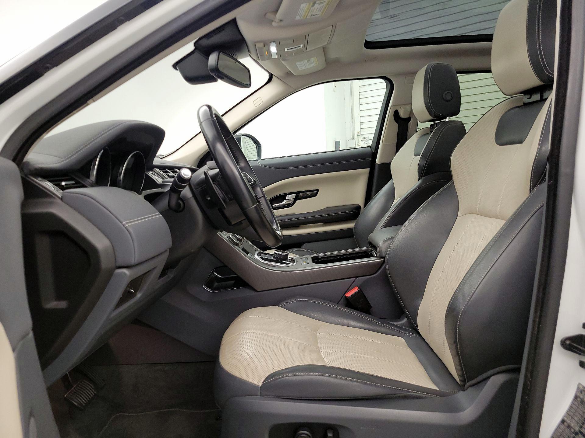 Thumbnail: 2019 Land Rover Range Rover Evoque - 11