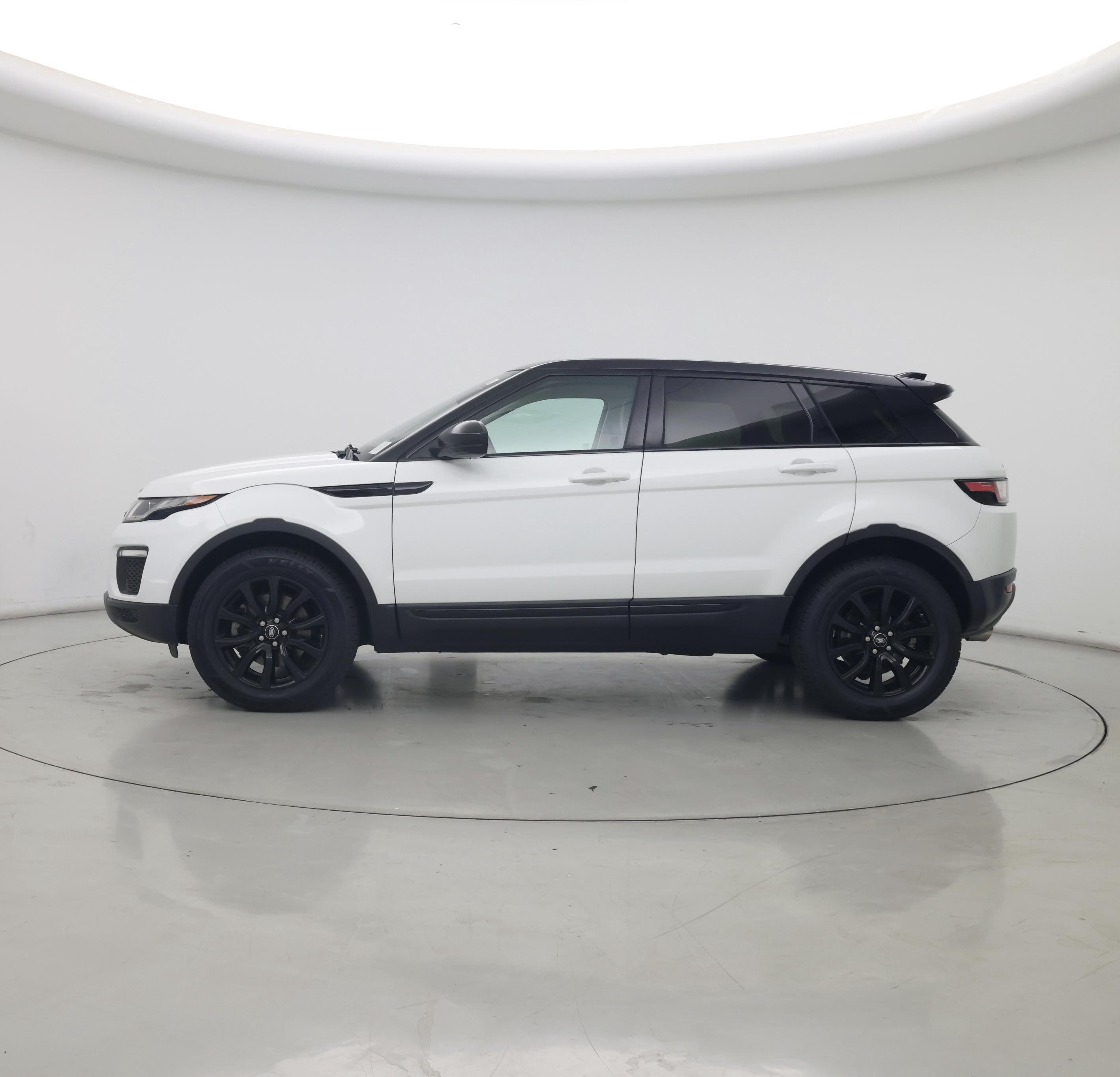 Thumbnail: 2019 Land Rover Range Rover Evoque - 3