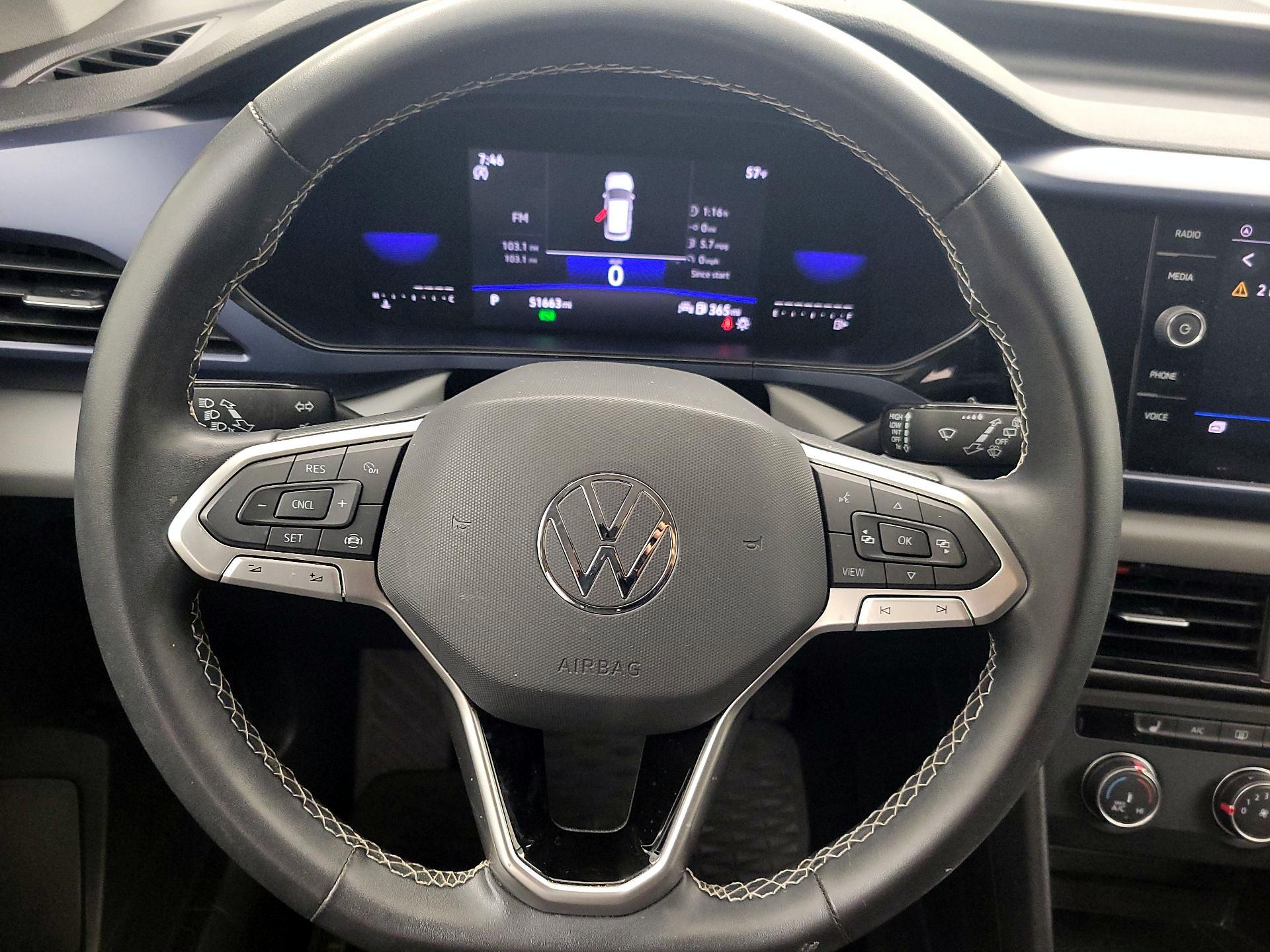 Thumbnail: 2022 Volkswagen Taos - 10