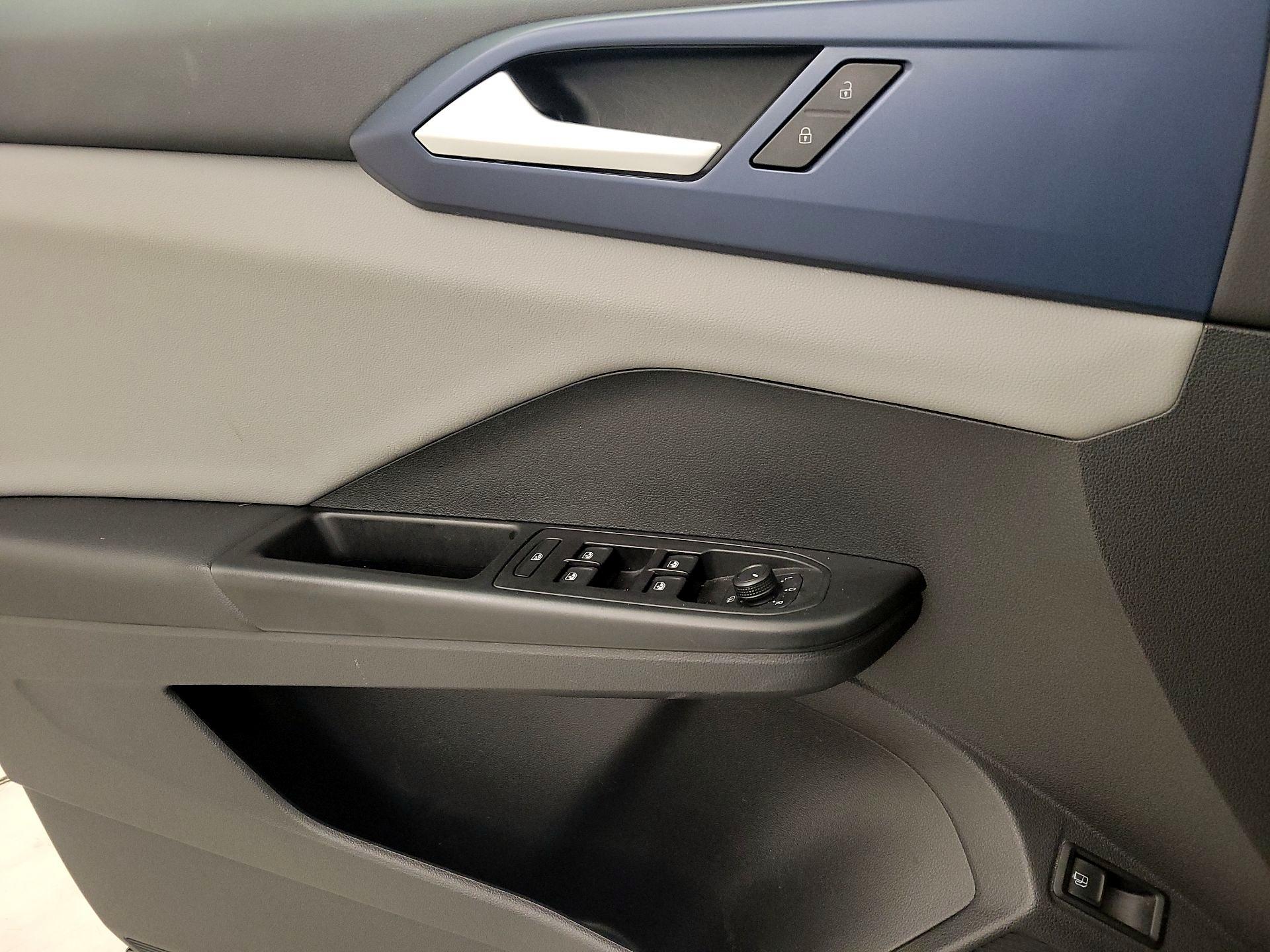 Thumbnail: 2022 Volkswagen Taos - 12