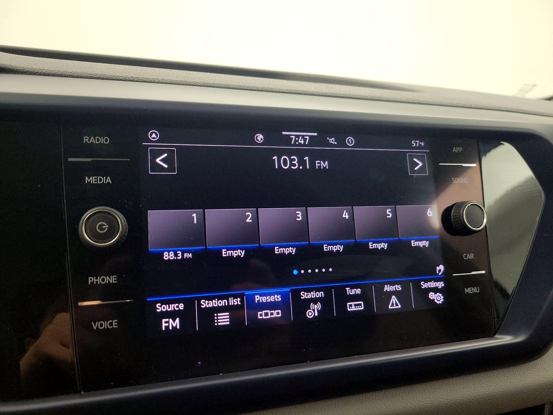 Thumbnail: 2022 Volkswagen Taos - 15