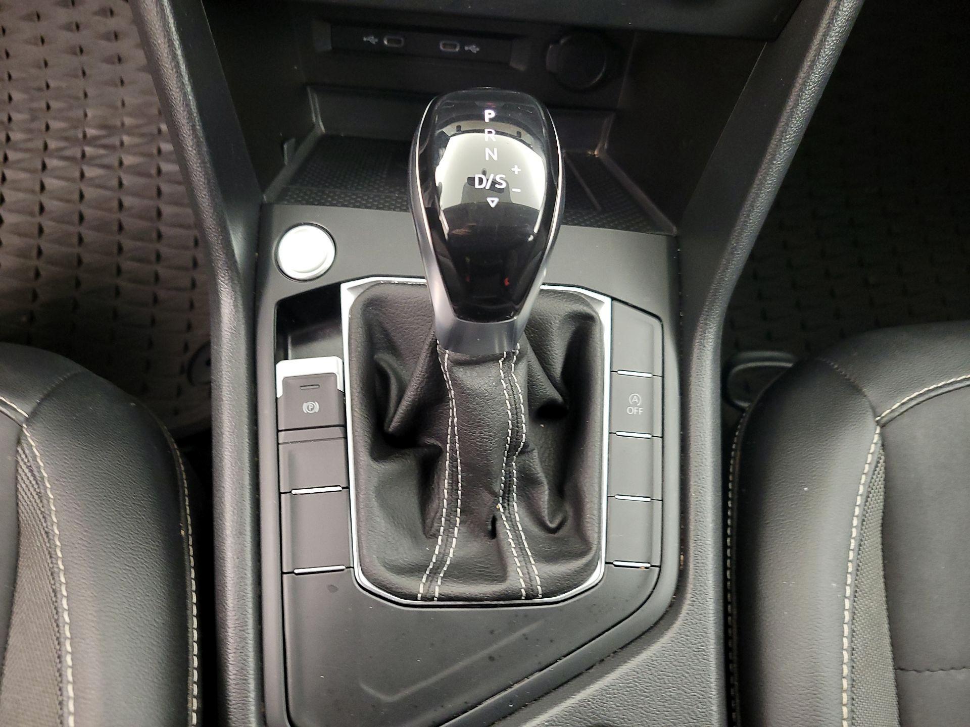 Thumbnail: 2022 Volkswagen Taos - 17