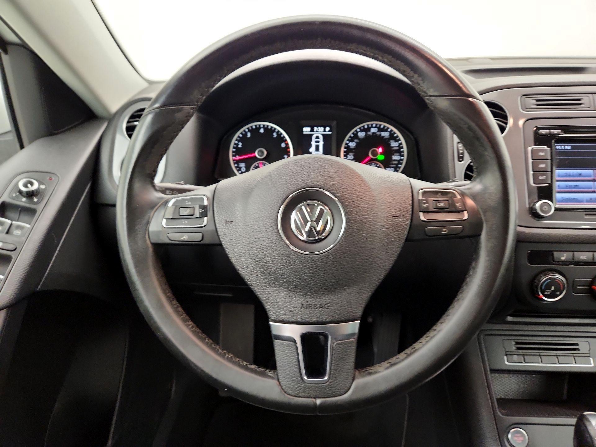 Thumbnail: 2015 Volkswagen Tiguan - 10
