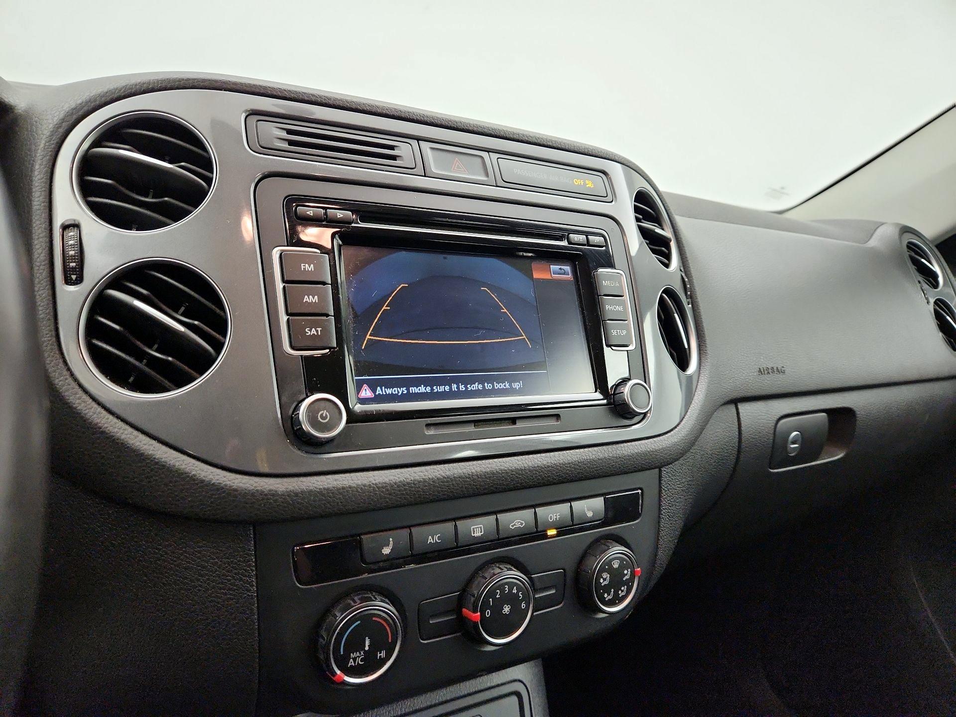 Thumbnail: 2015 Volkswagen Tiguan - 14