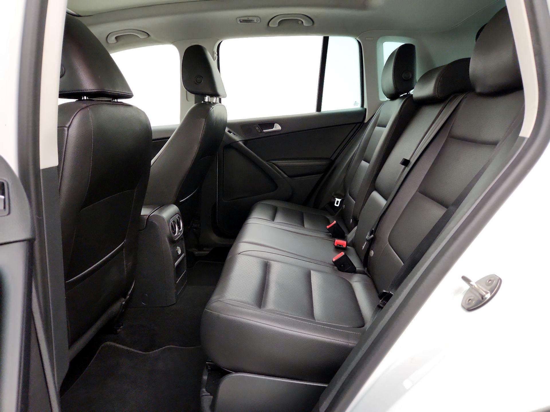 Thumbnail: 2015 Volkswagen Tiguan - 19