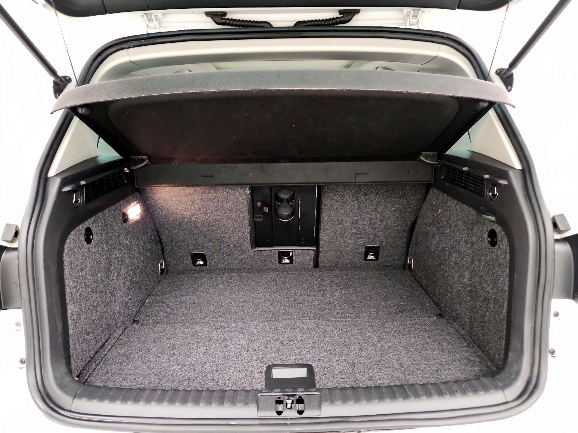 Thumbnail: 2015 Volkswagen Tiguan - 20