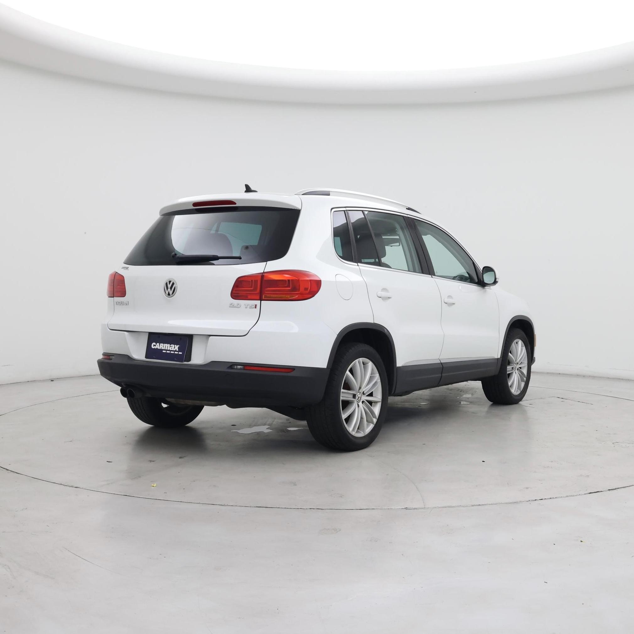 Thumbnail: 2015 Volkswagen Tiguan - 8