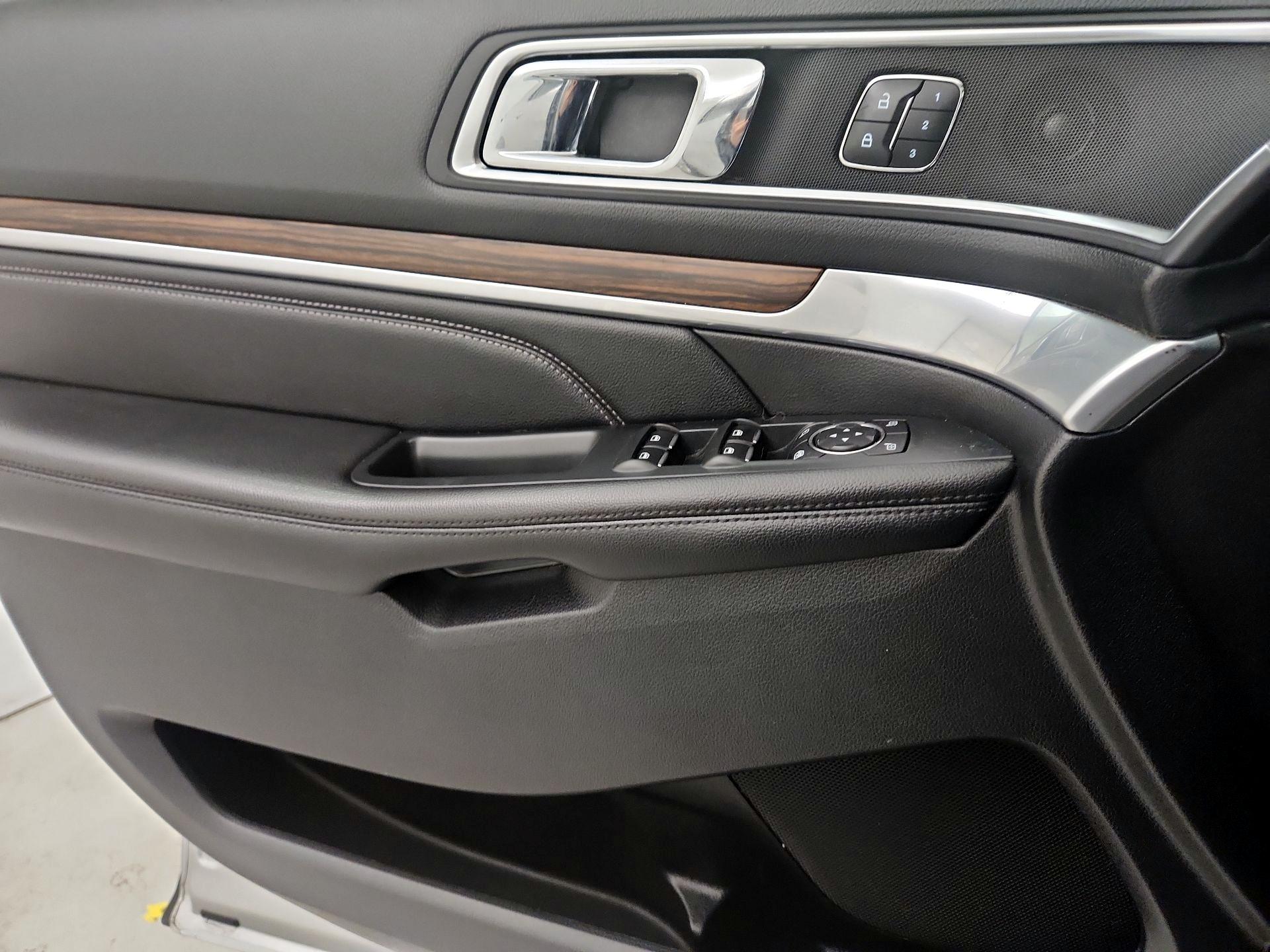 Thumbnail: 2016 Ford Explorer - 12