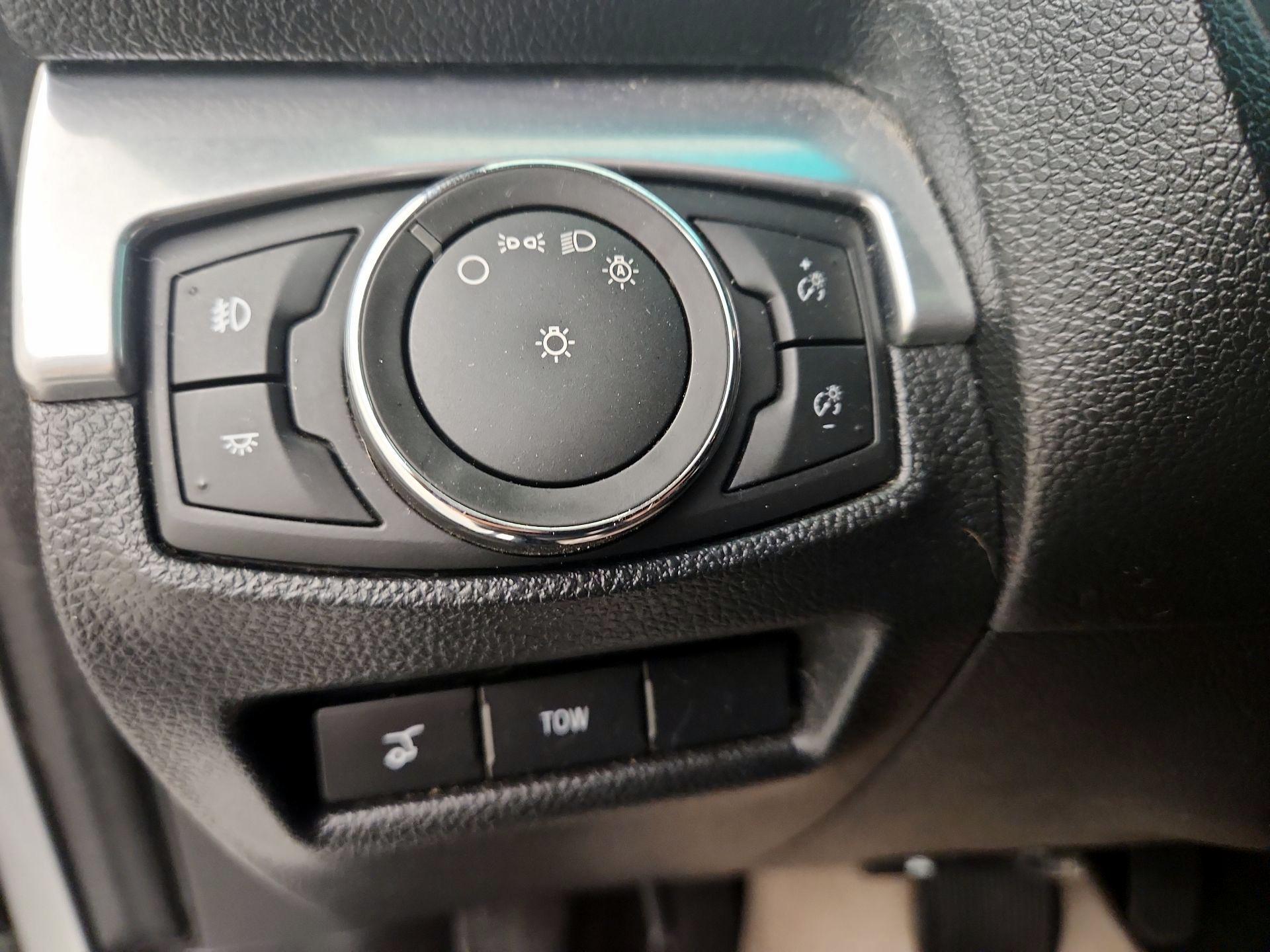 Thumbnail: 2016 Ford Explorer - 13