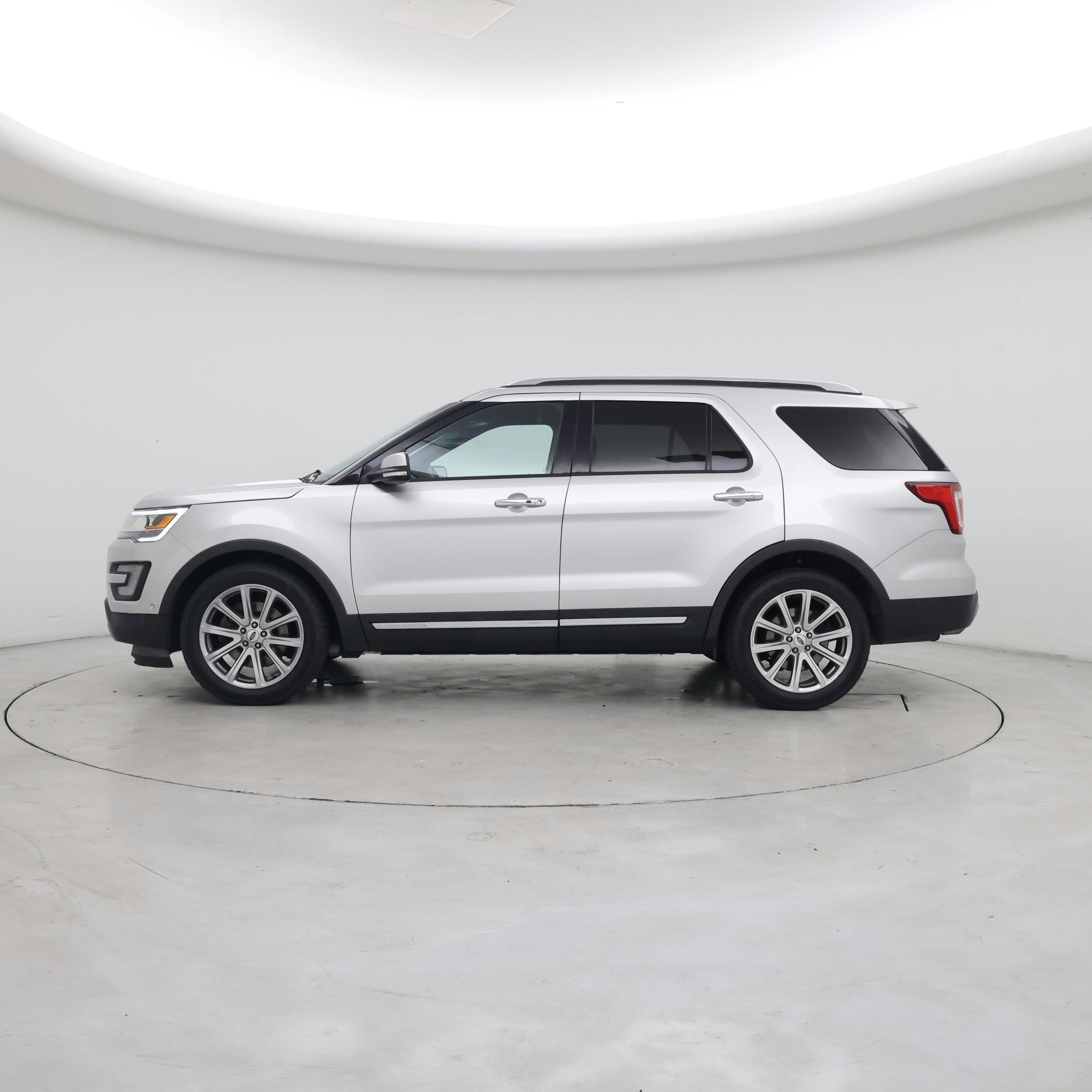 Thumbnail: 2016 Ford Explorer - 3