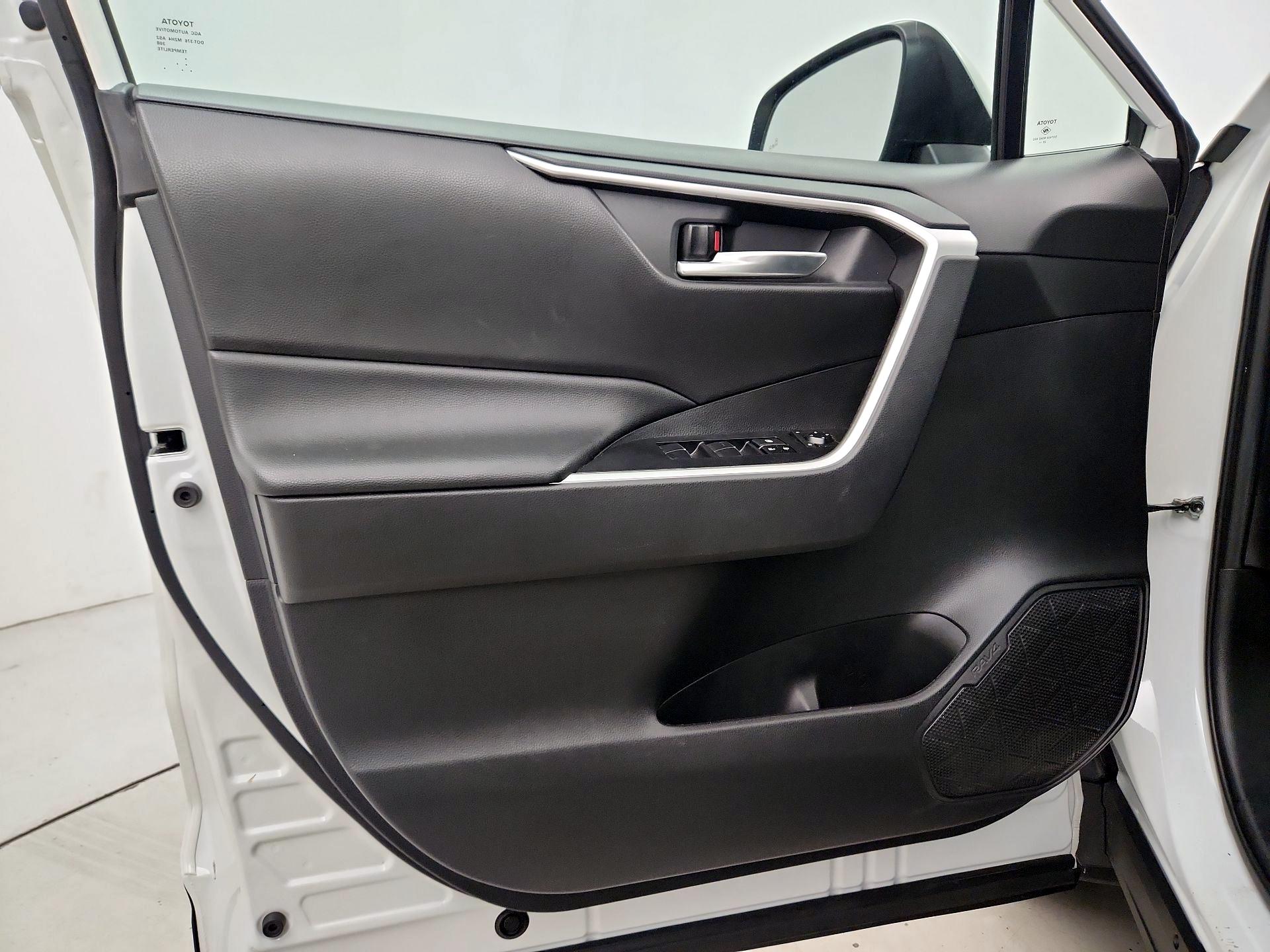 Thumbnail: 2021 Toyota RAV4 - 12