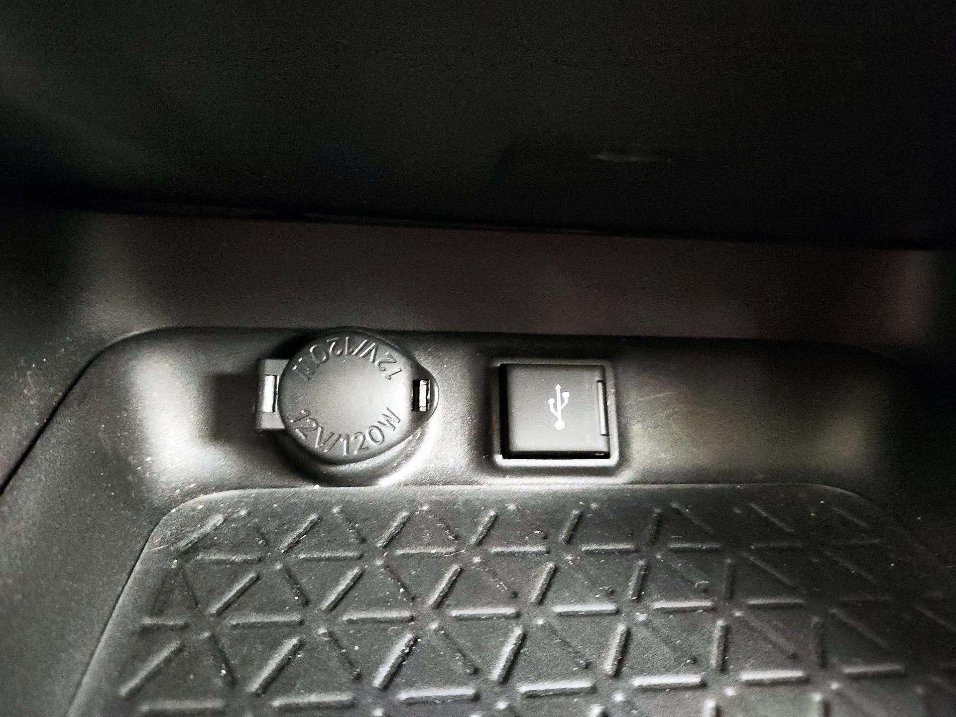 Thumbnail: 2021 Toyota RAV4 - 18