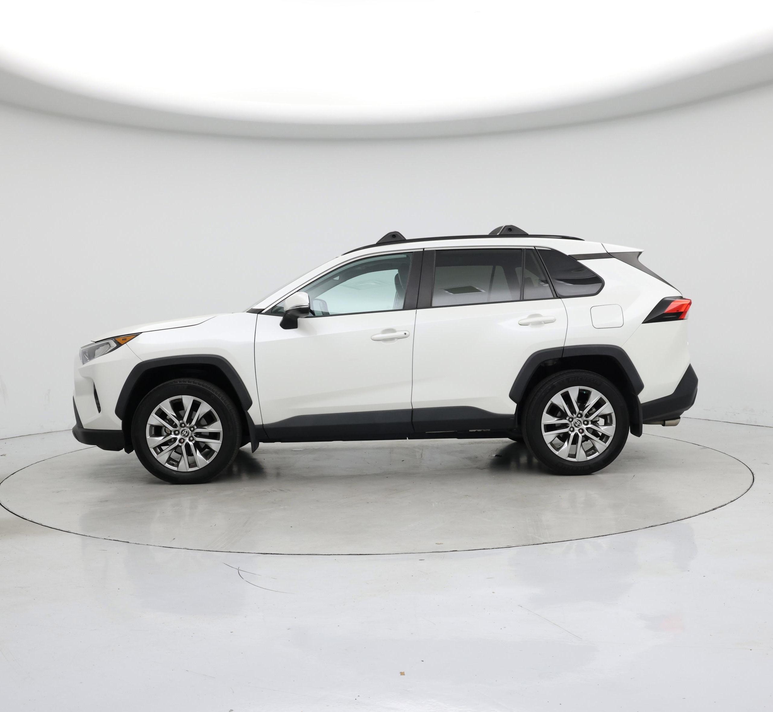 Thumbnail: 2021 Toyota RAV4 - 3