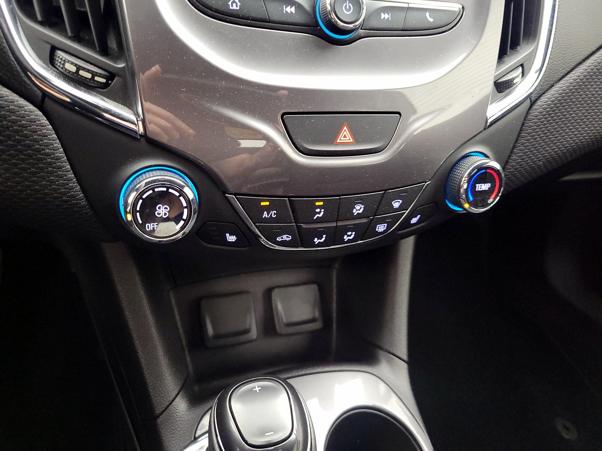 Thumbnail: 2016 Chevrolet Cruze - 16