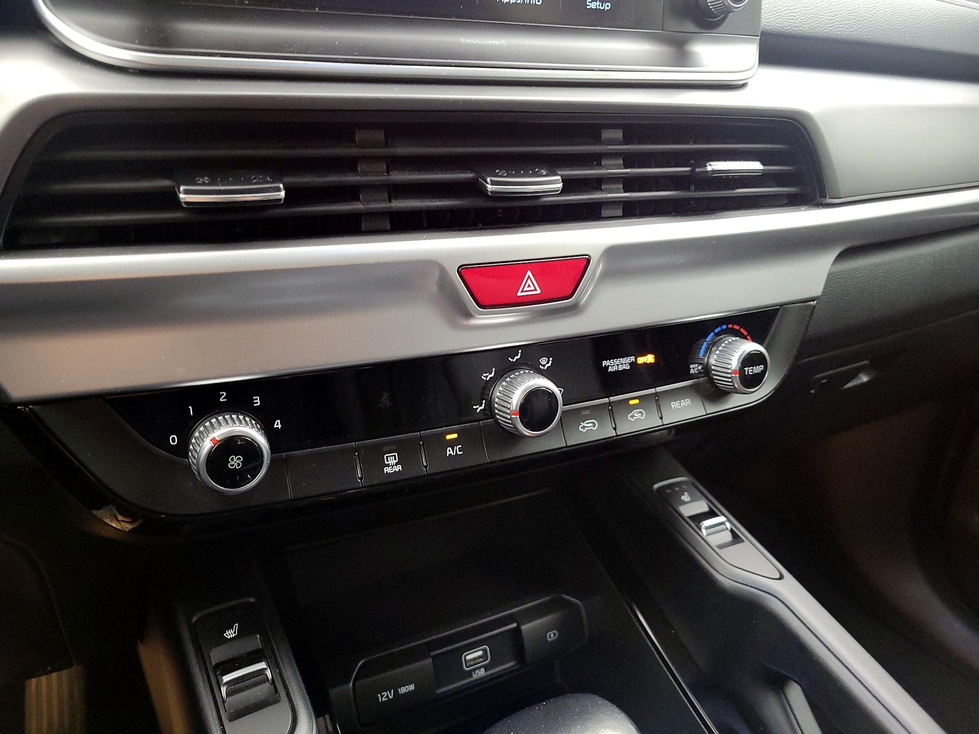 Thumbnail: 2020 Kia Telluride - 16